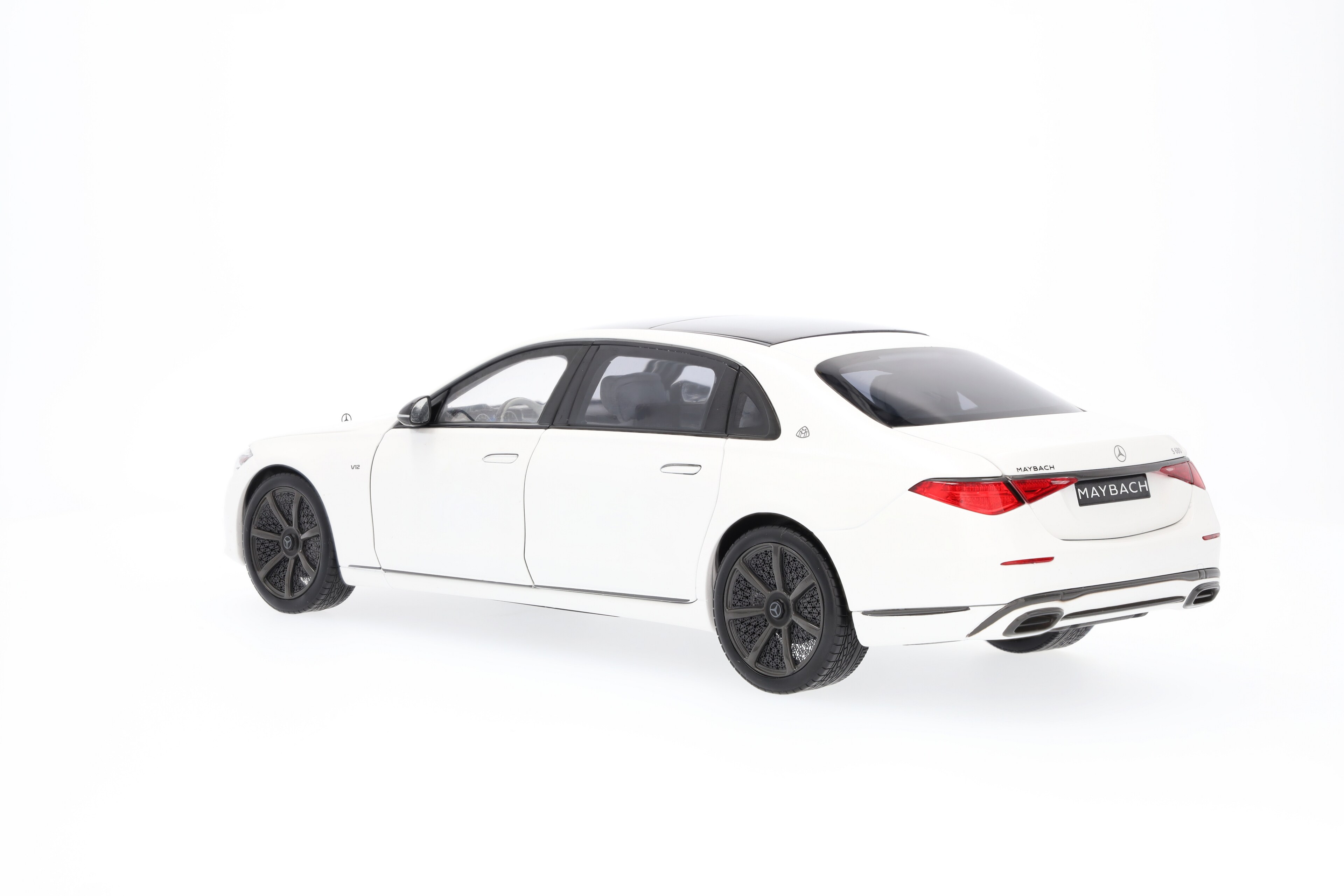 Mercedes-Benz - Mercedes-Maybach S 680 4MATIC, Night Series, X223 MANUFAKTUR opalithweiß magno, 1:18