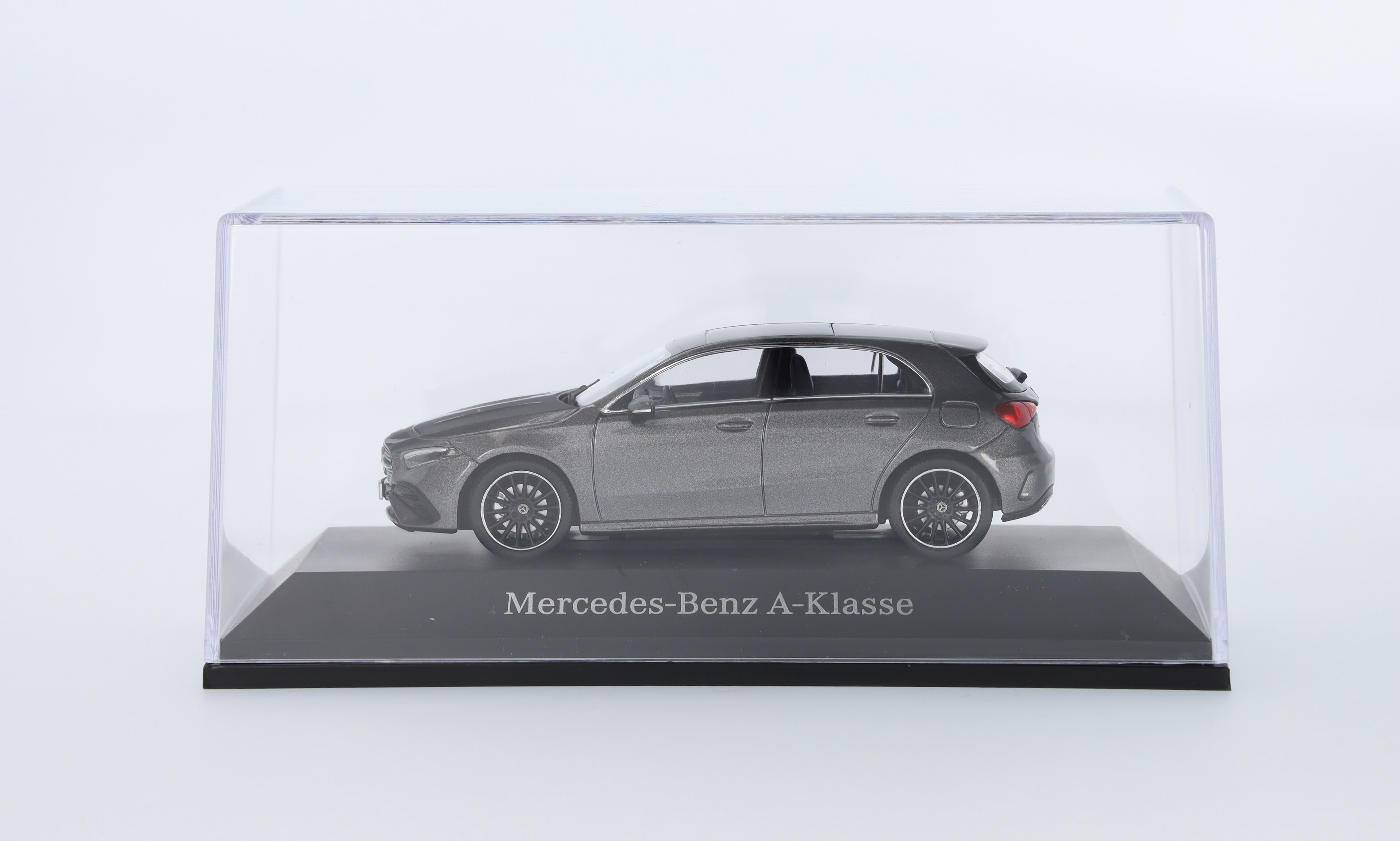 Mercedes-Benz -  A-Klasse, Kompaktlimousine, AMG Line, W177 mountaingrau, Minimax, 1:43