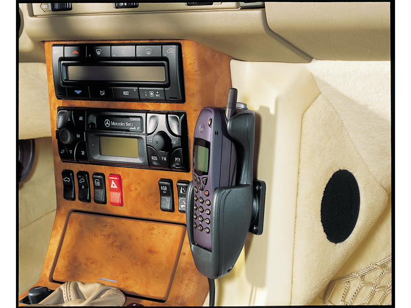 Mercedes-Benz - TELEFONKONSOLE Teilenummer B67876518 B67876518