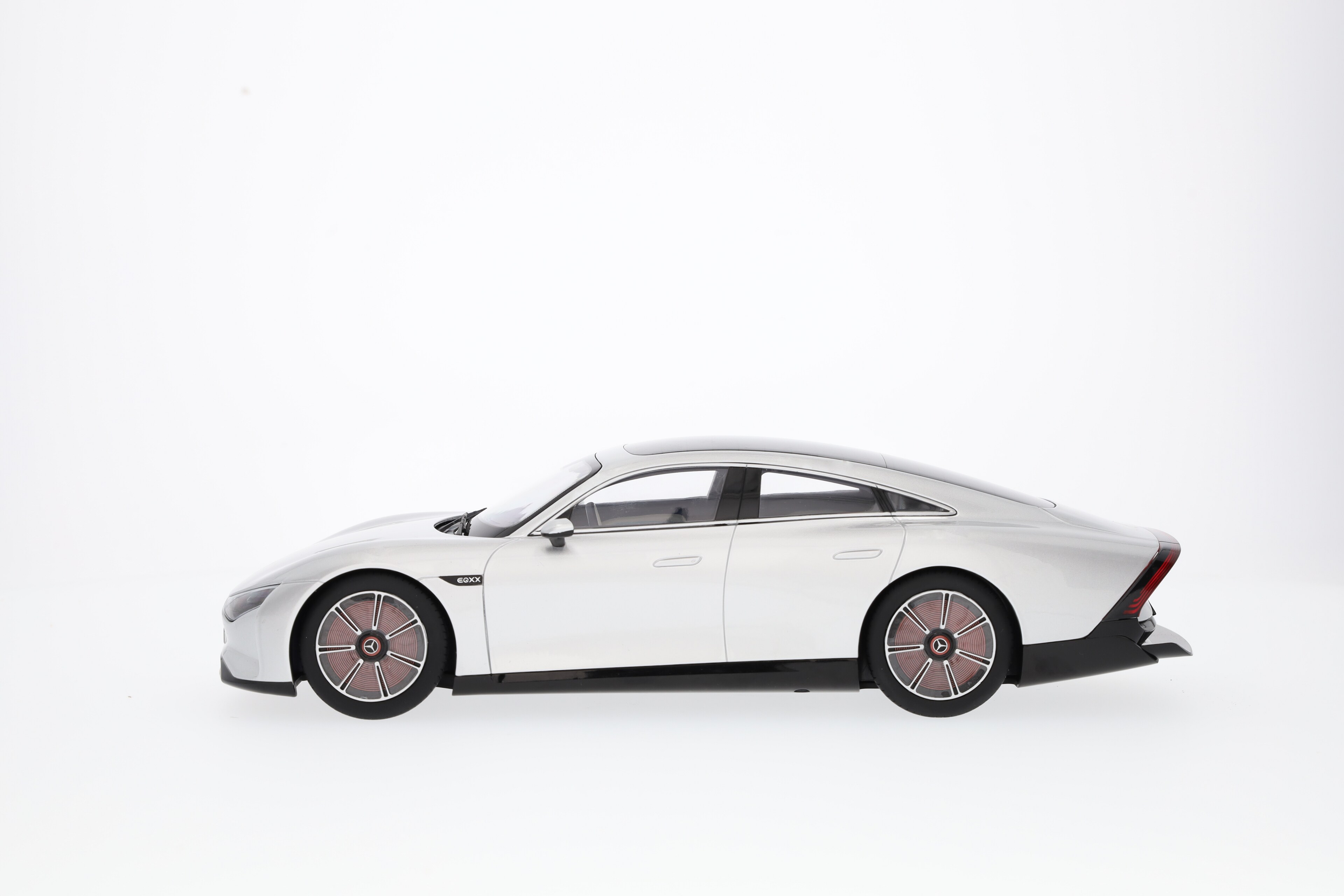 Mercedes-Benz -  Vision EQXX, Showcar silber alubeam, NZG, 1:18