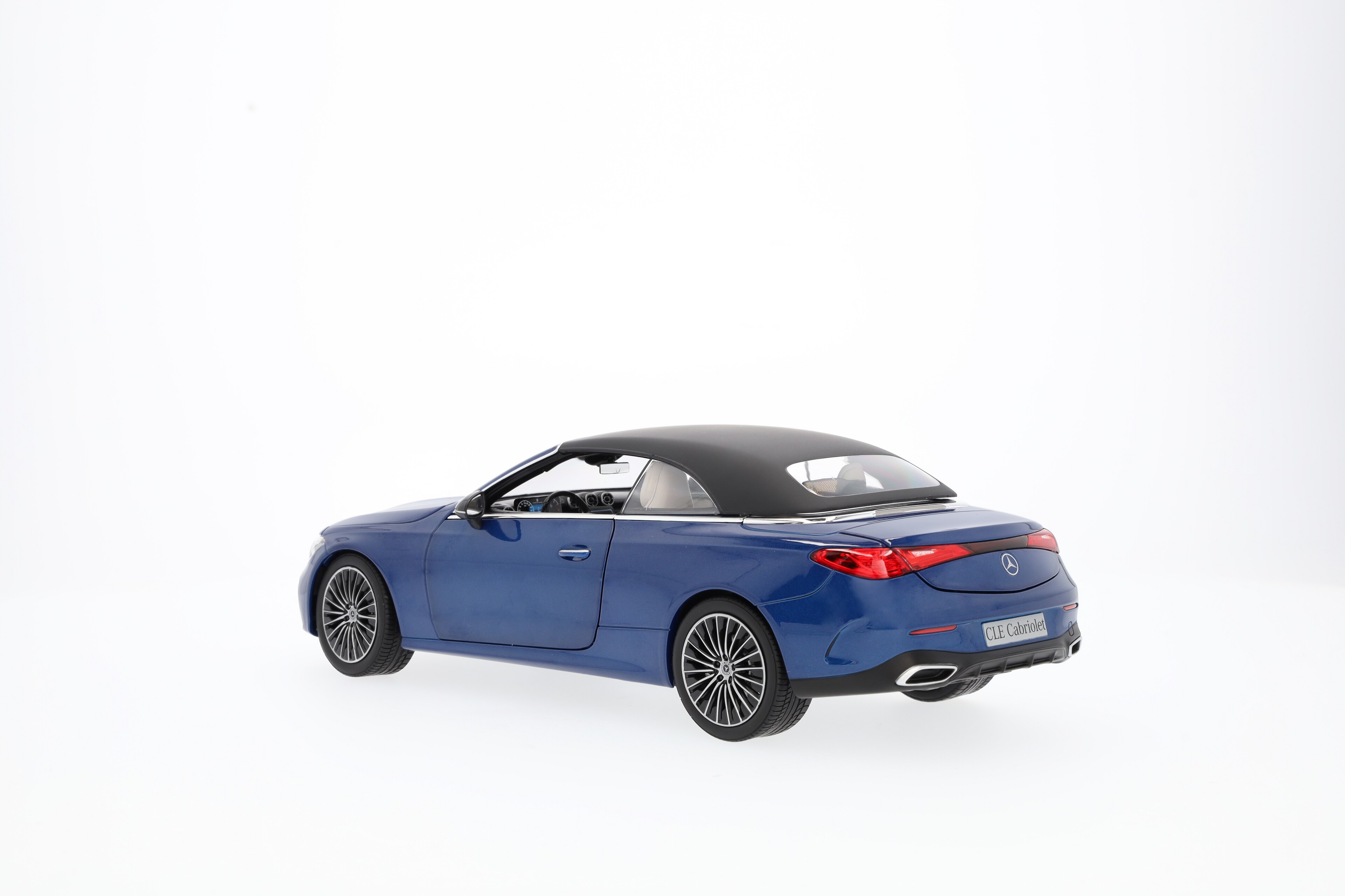 CLE Cabriolet, AMG Line, A236 spektralblau, 1:18