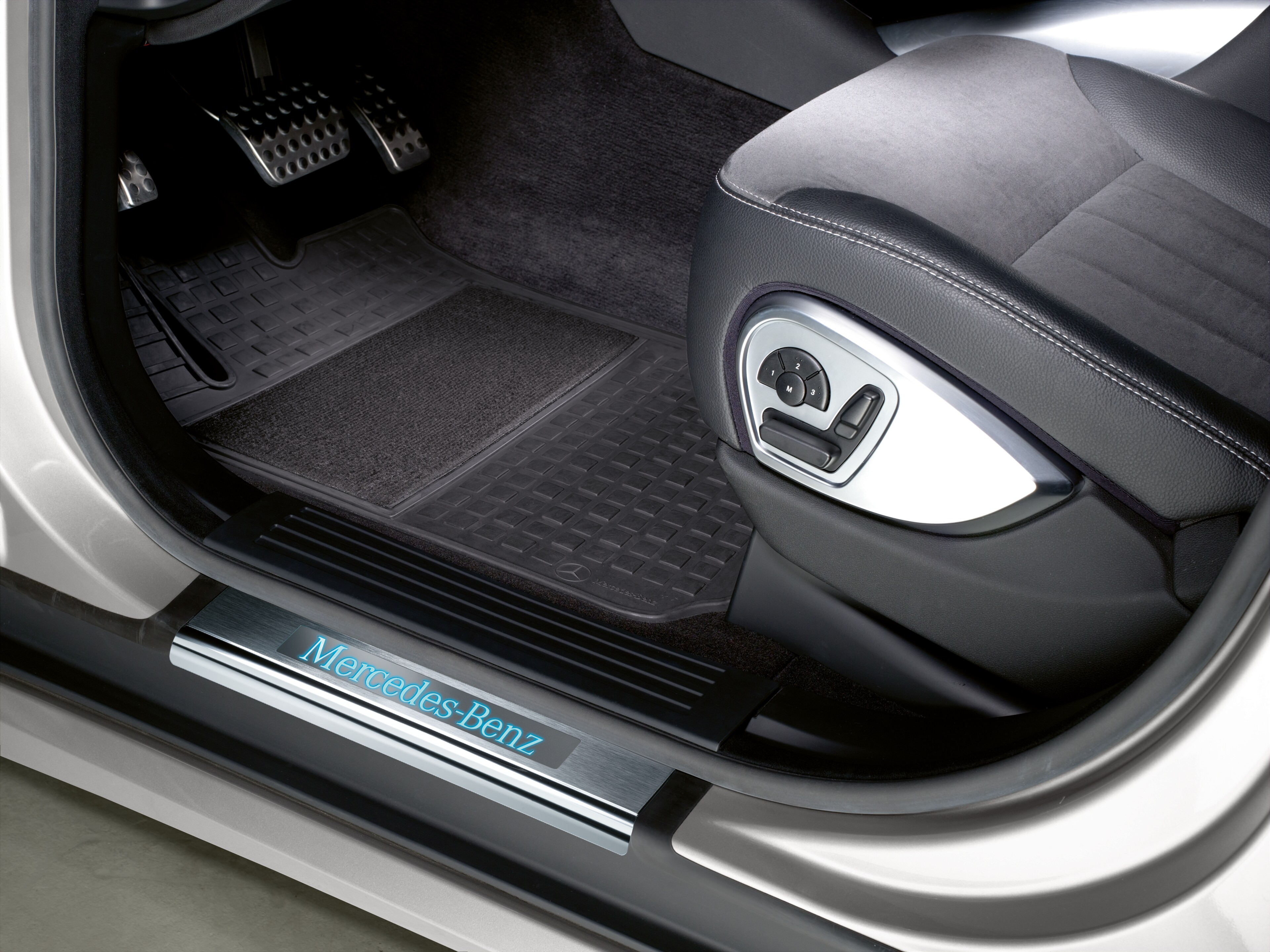 Mercedes-Benz - Gummimatten Satz, bel.Einstiegschiene Gummimatten Satz, bel.Einstiegschiene