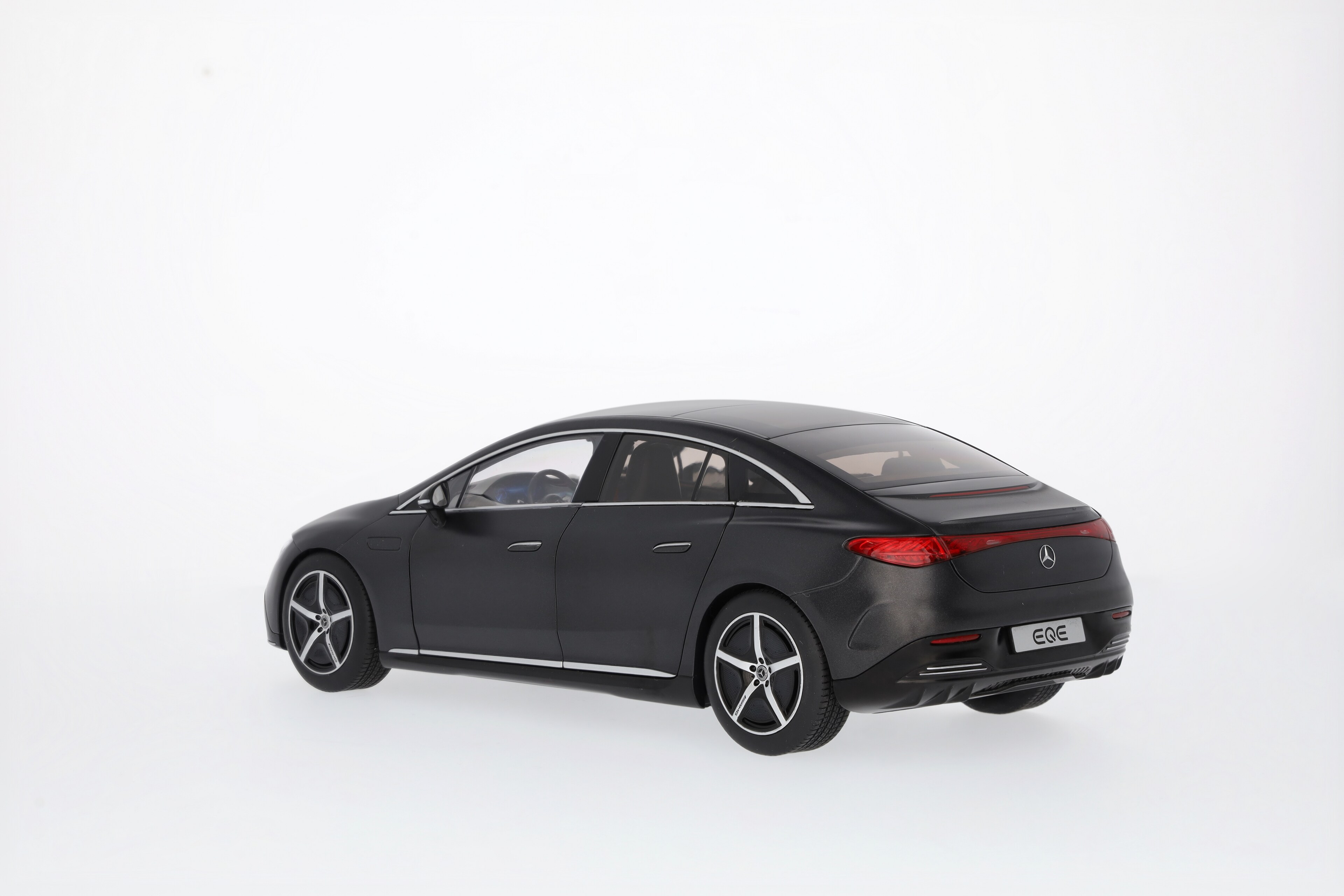 EQE, Limousine, AMG Line, V295 MANUFAKTUR graphitgrau magno, NZG, 1:18