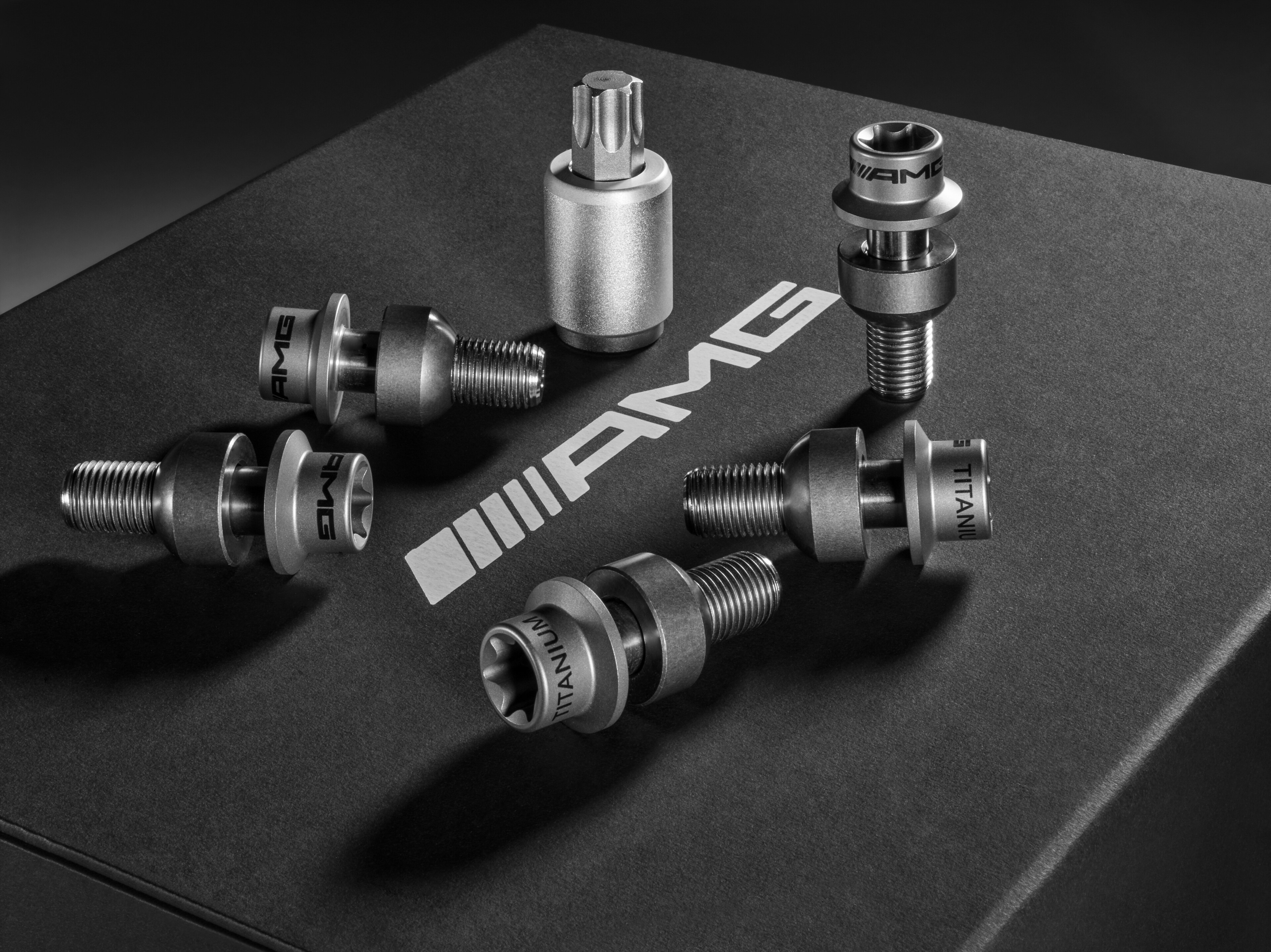 Mercedes-Benz - AMG Radbolzen, gewichtsoptimiert titangrau, Titan