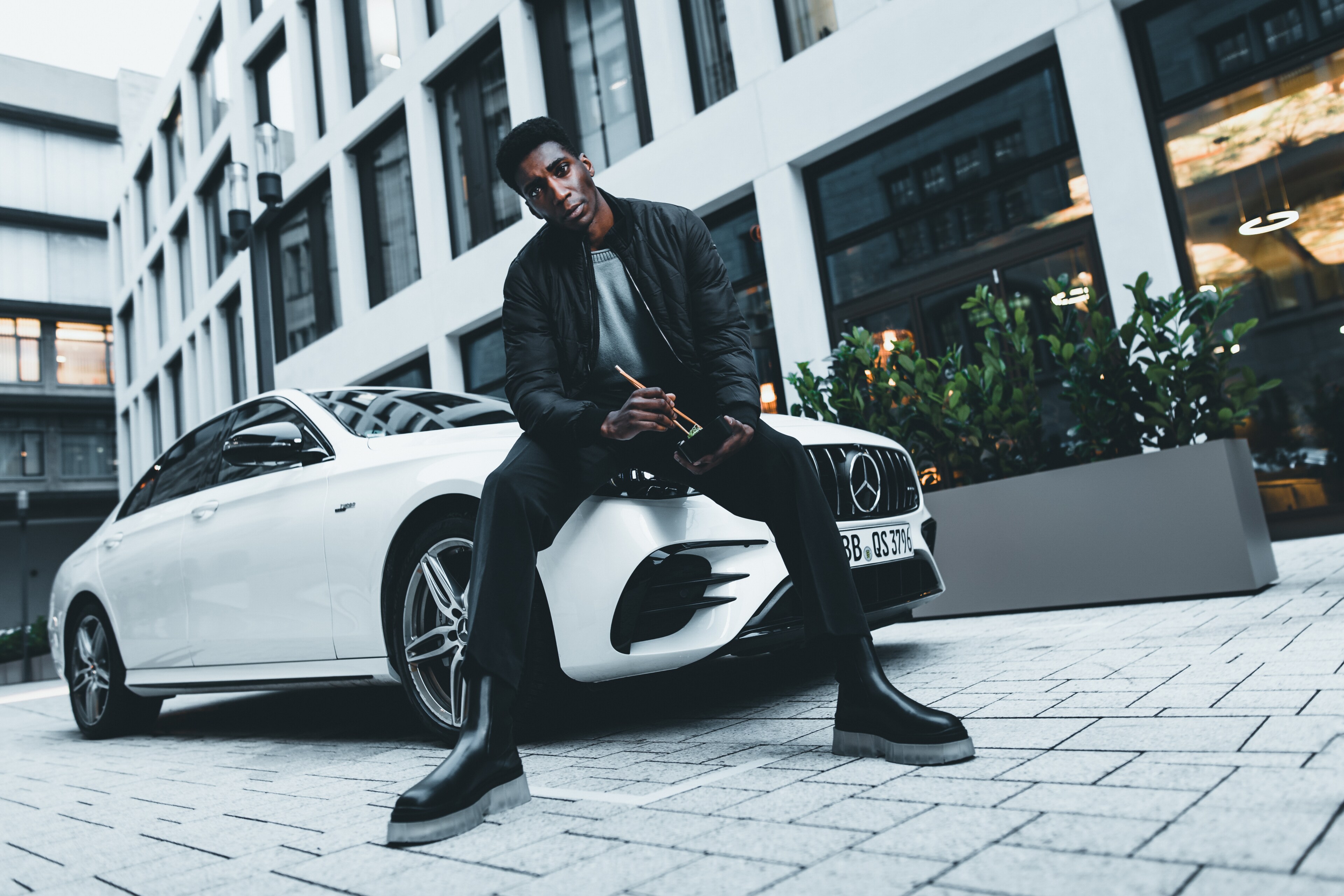 Mercedes-Benz - High Resolution High Resolution