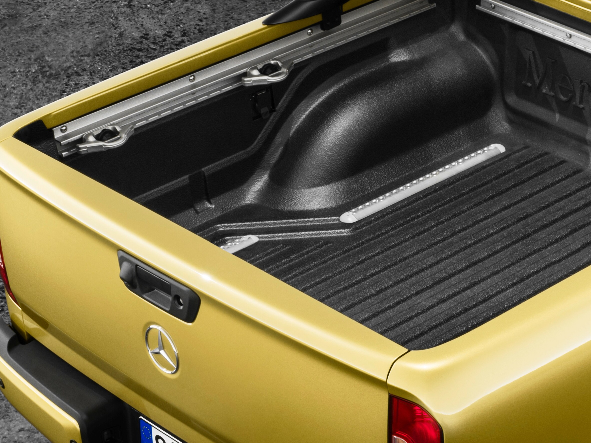 Mercedes-Benz - Verzurrschienen, Ladebett, in Verbindung mit Verzurrschienen, Ladebett, in Verbindung mit