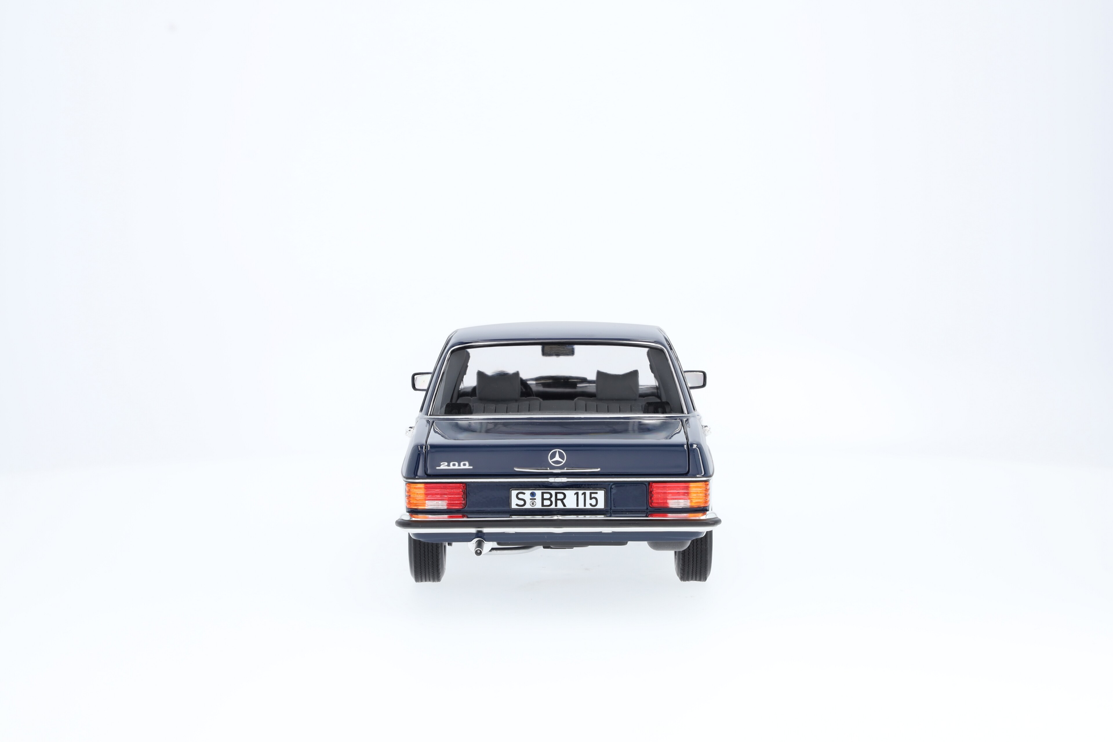 Mercedes-Benz - 200 W 114/W 115 (1968-1973), Limousine mitternachtsblau, Norev, 1:18