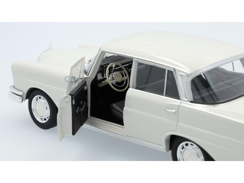 220 S W 111 (1959-1965) weißgrau, Norev, 1:18 220 S W 111 (1959-1965) weißgrau, Norev, 1:18