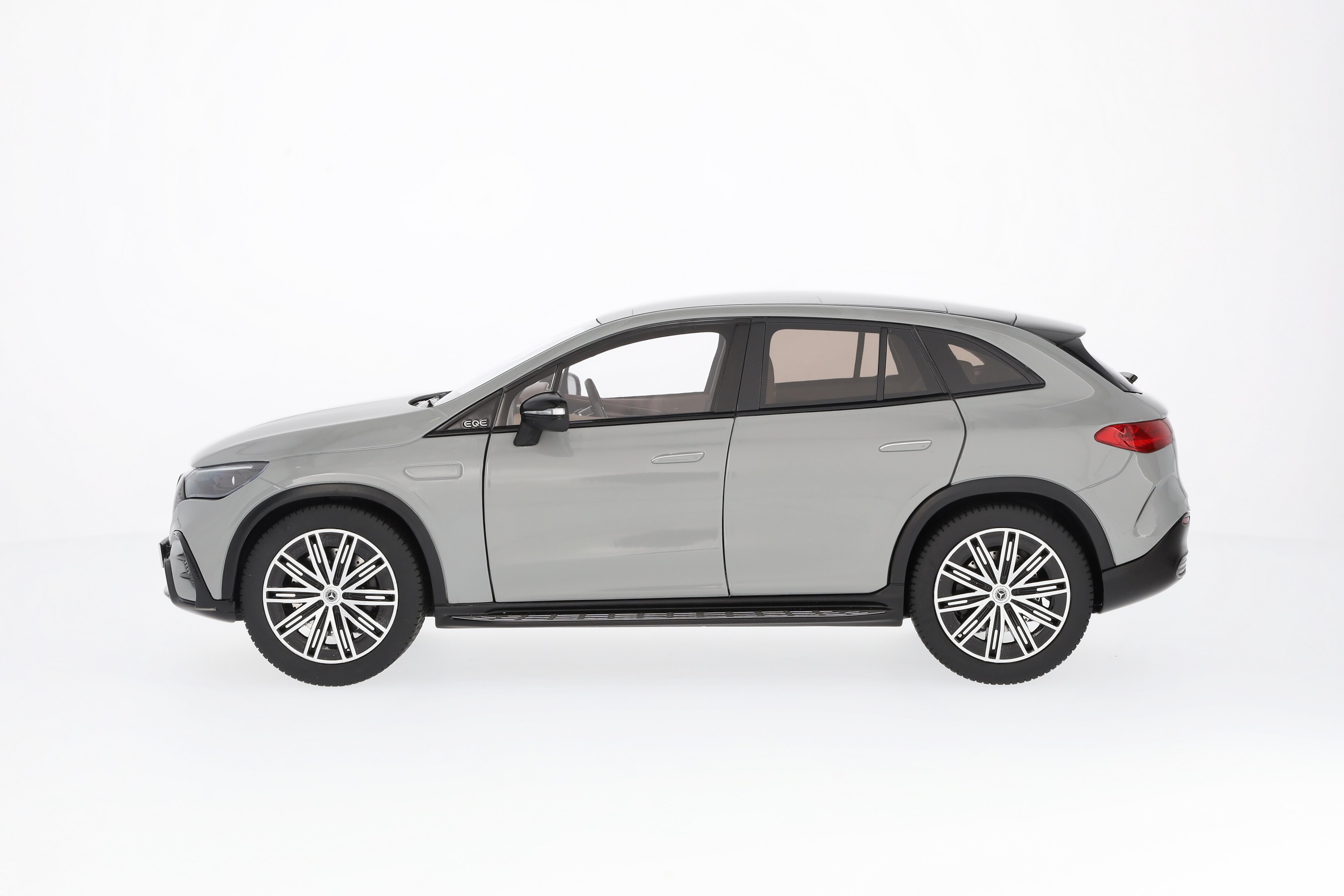 EQE SUV, AMG Line, X294 MANUFAKTUR alpingrau uni, NZG, 1:18