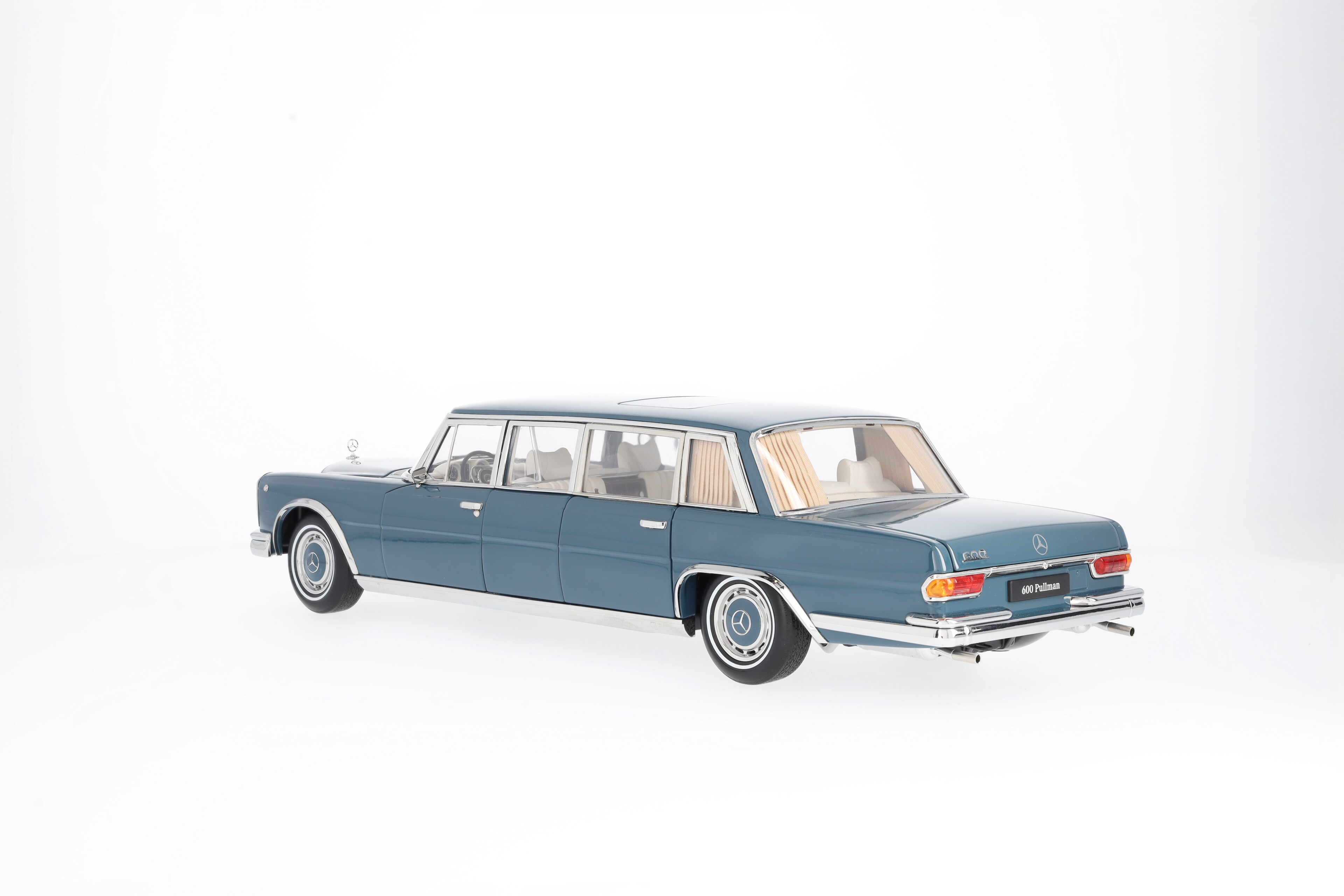 Mercedes-Benz - 600 Pullmann W 100 (1963-1981) blau, NZG, 1:18