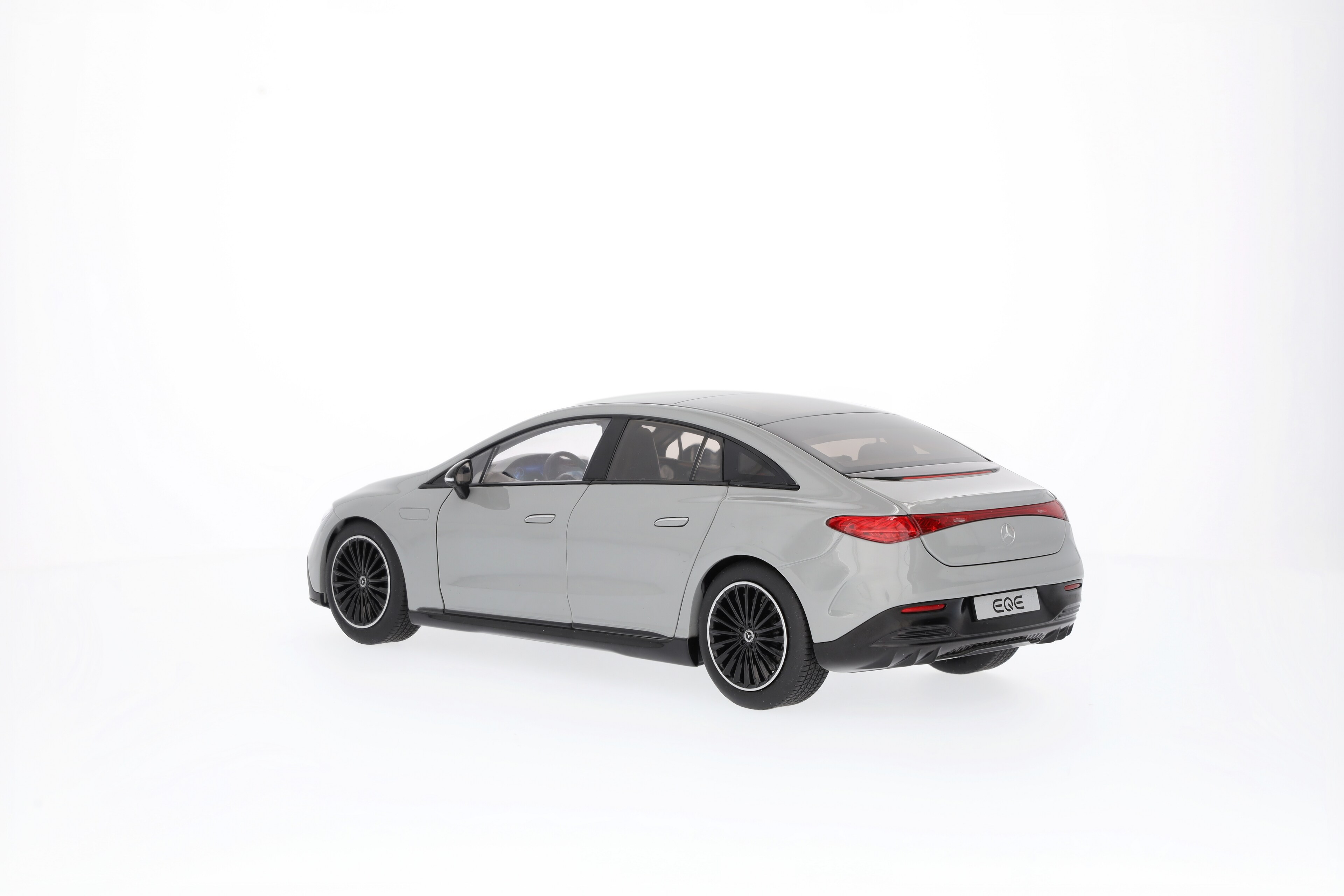 EQE, Limousine, AMG Line, V295 MANUFAKTUR alpingrau uni, NZG, 1:18