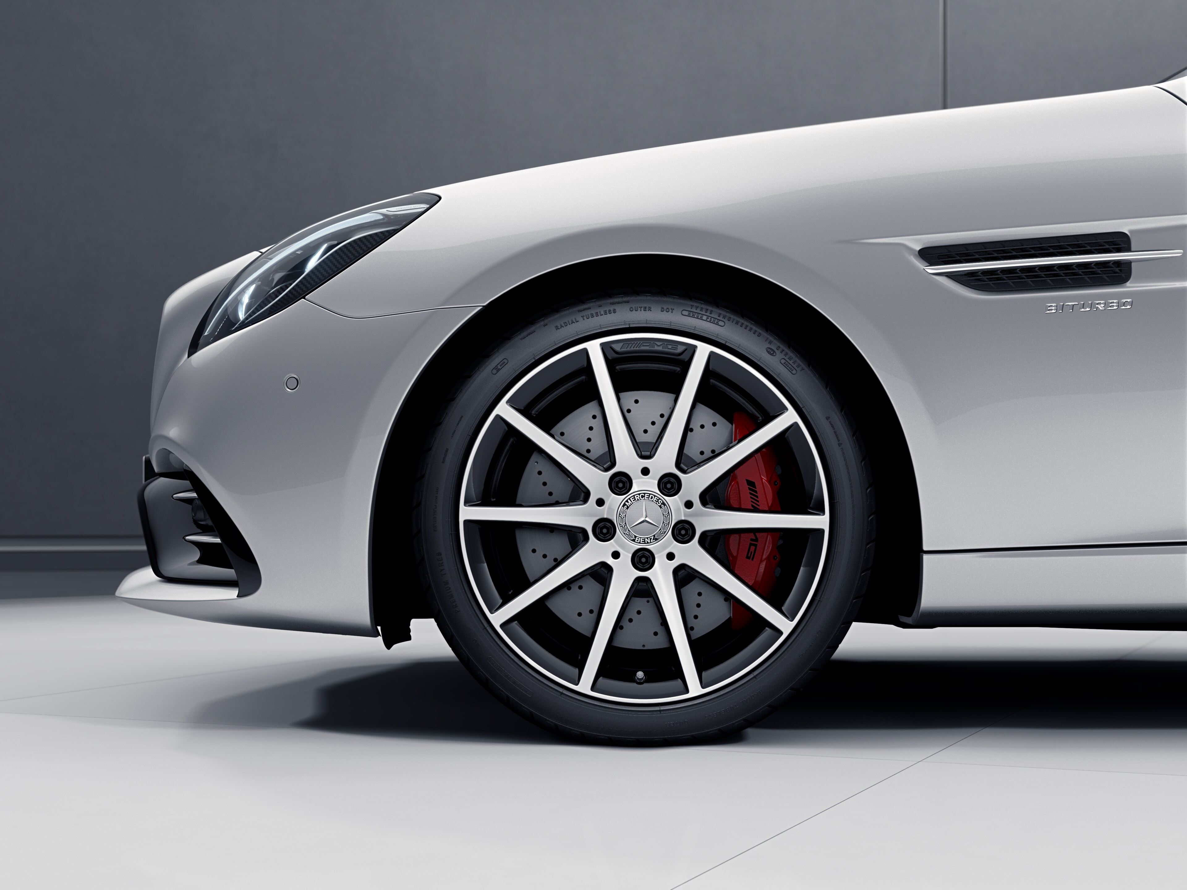 Mercedes-Benz - AMG 10-Speichen-Rad, 45,7 cm (18 Zoll) AMG 10-Speichen-Rad, 45,7 cm (18 Zoll)