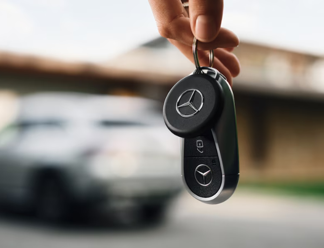Mercedes-Benz, Chipolo loop tracking tag