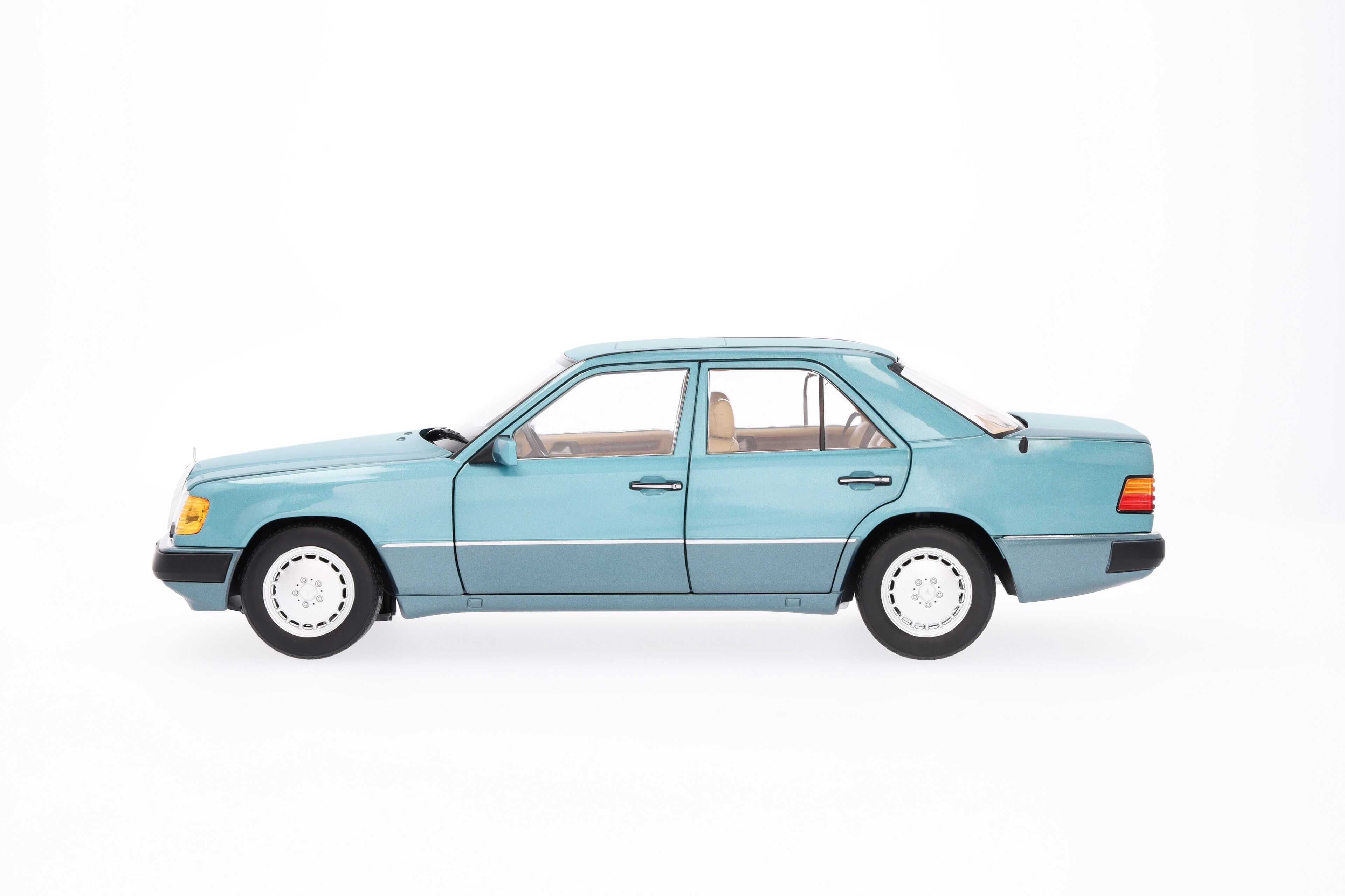 230 E W 124 (1989-1993), Limousine Beryll, 1:18
