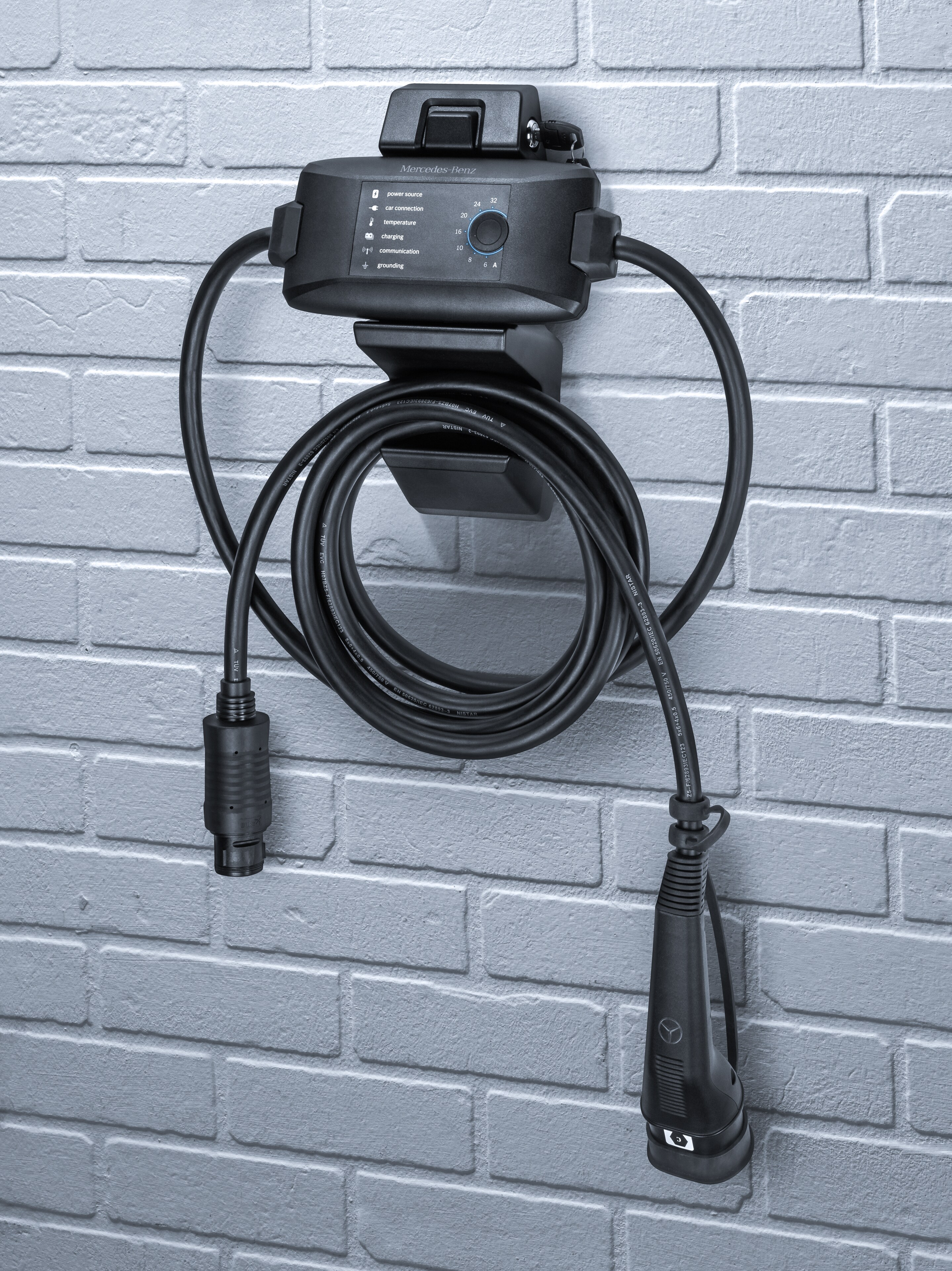 Flexible charging system Pro - control unit including wall mount