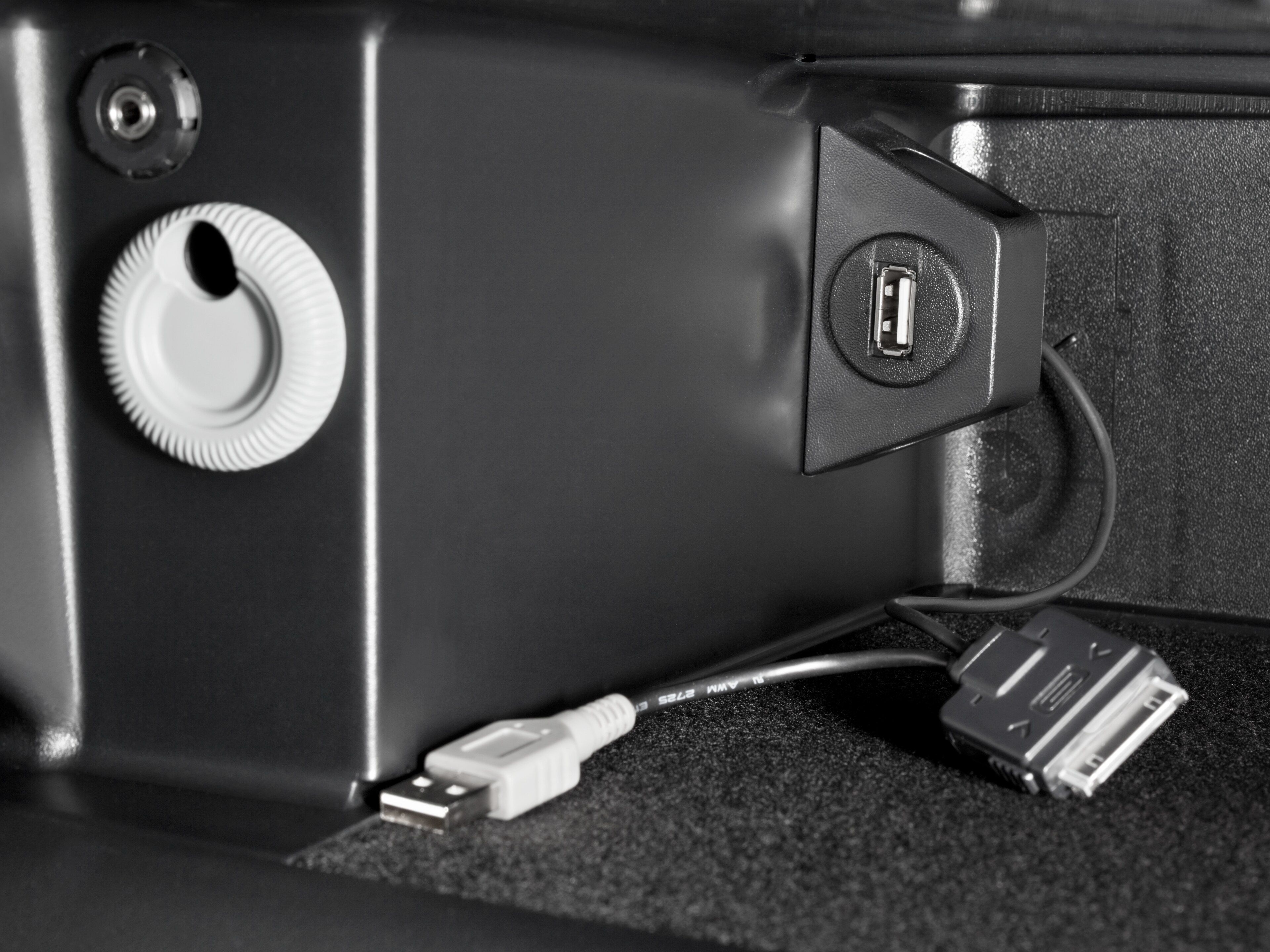 Mercedes-Benz - MediaNavigationCenter, iPod/USB Kabel MediaNavigationCenter, iPod/USB Kabel