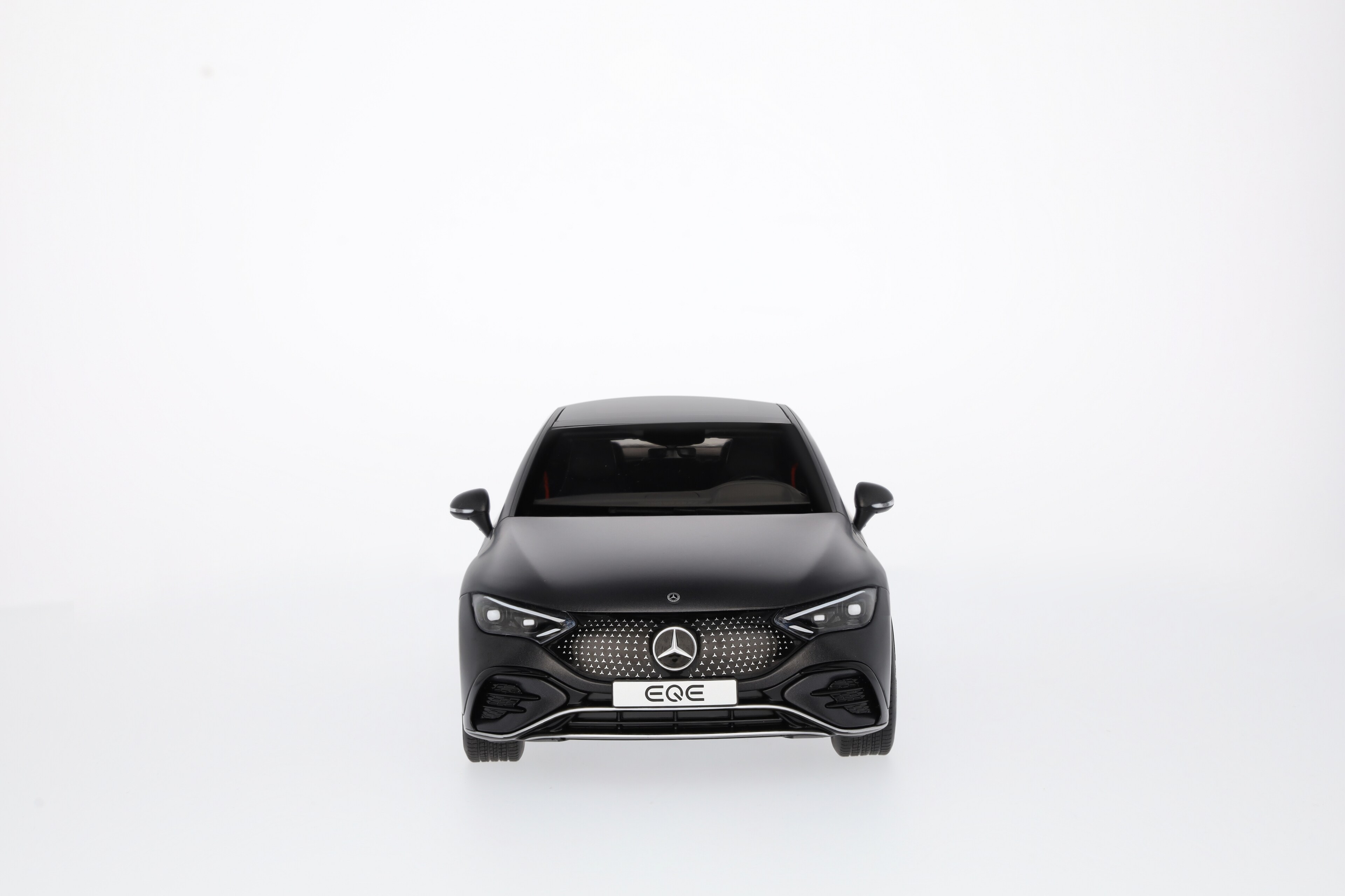 EQE, Limousine, AMG Line, V295 MANUFAKTUR graphitgrau magno, NZG, 1:18