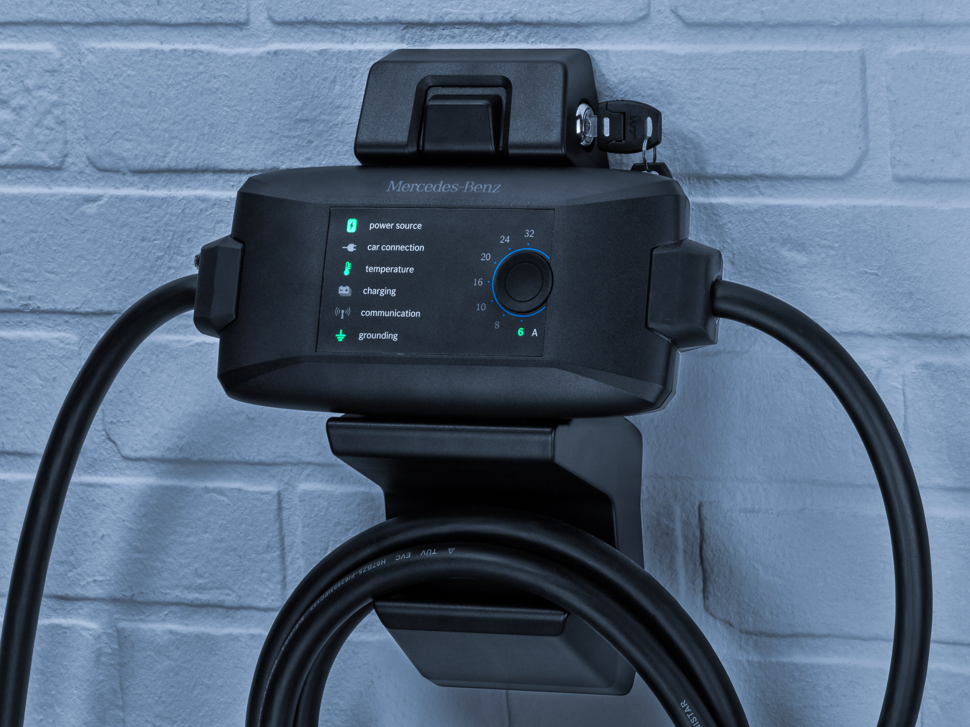 Flexible charging system Pro - control unit including wall mount