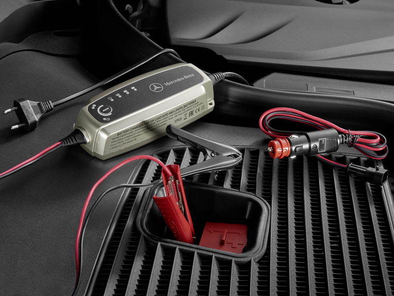 Mercedes-Benz - BATTERIELADEGERAET Teilenummer A0009824603 A0009824603