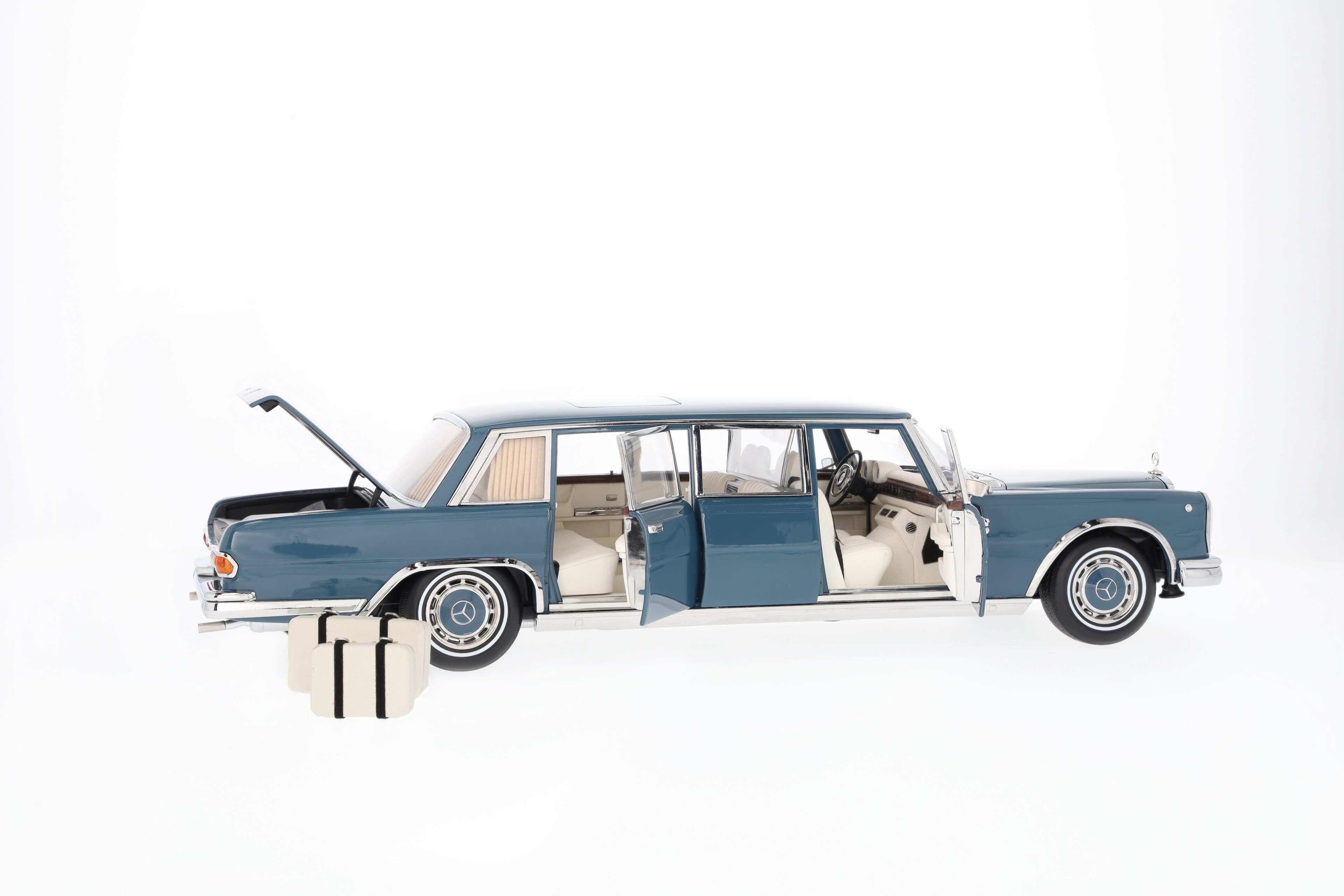 Mercedes-Benz - 600 Pullmann W 100 (1963-1981) blau, NZG, 1:18