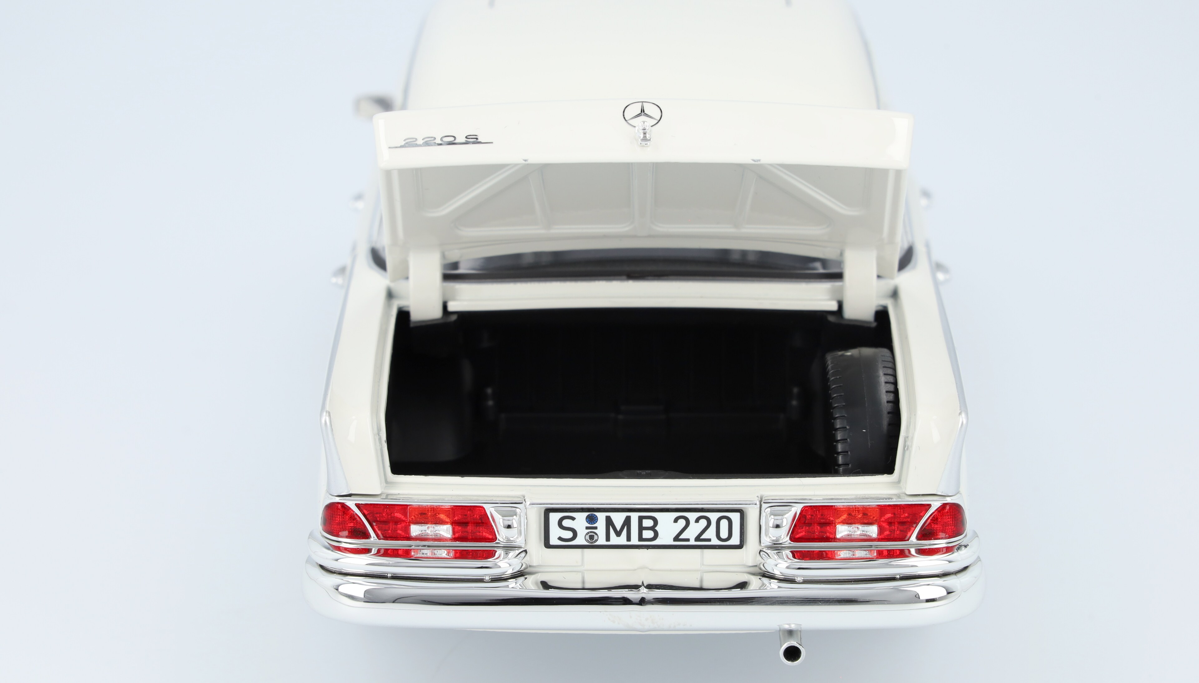 Mercedes-Benz - 220 S W 111 (1959-1965) weißgrau, Norev, 1:18