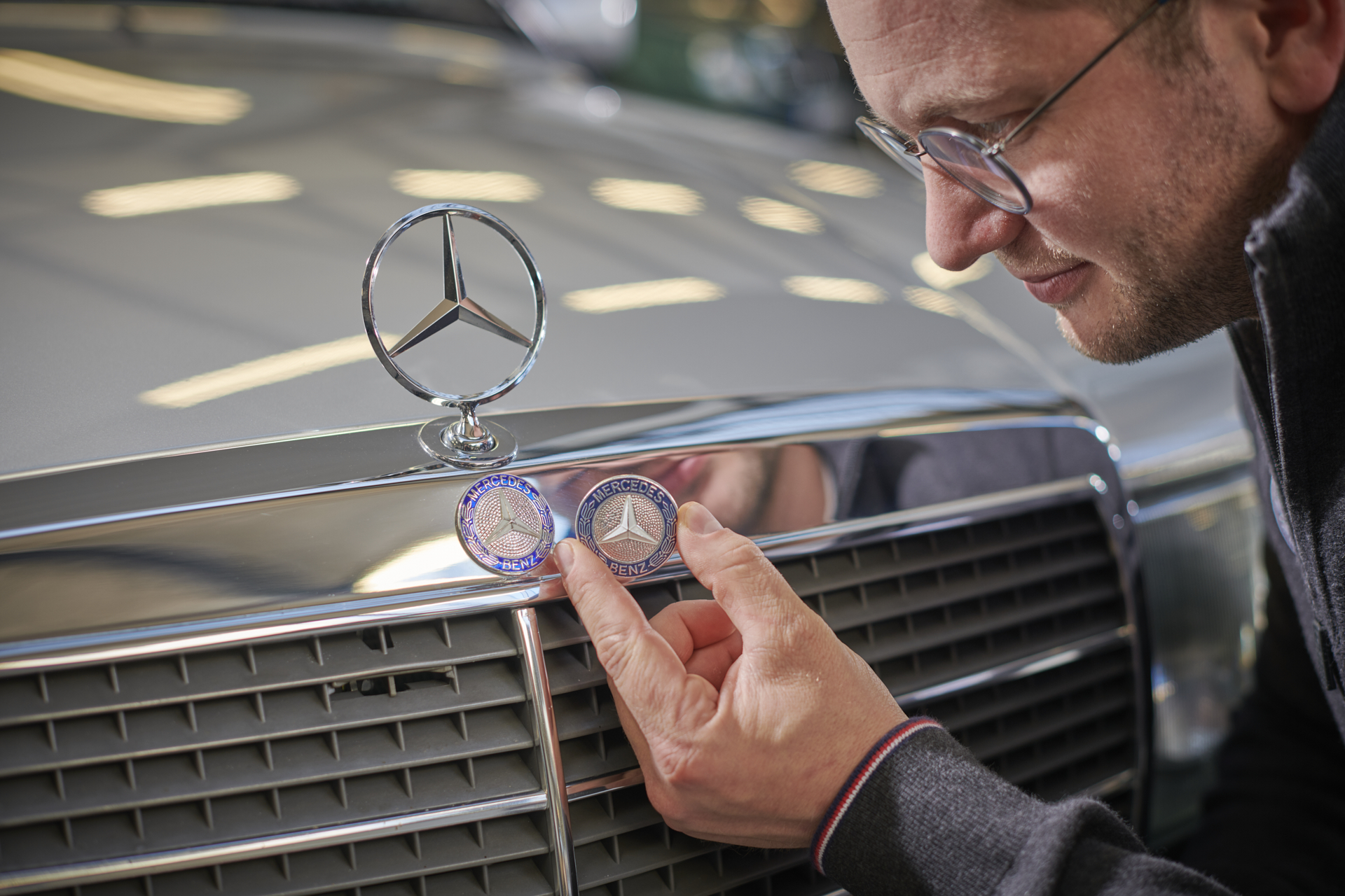 Firmenzeichen für Baureihen W124 und W201 für E 124, GLB 247, 190 201-Klasse Firmenzeichen für Baureihen W124 und W201 für E 124, GLB 247, 190 201-Klasse