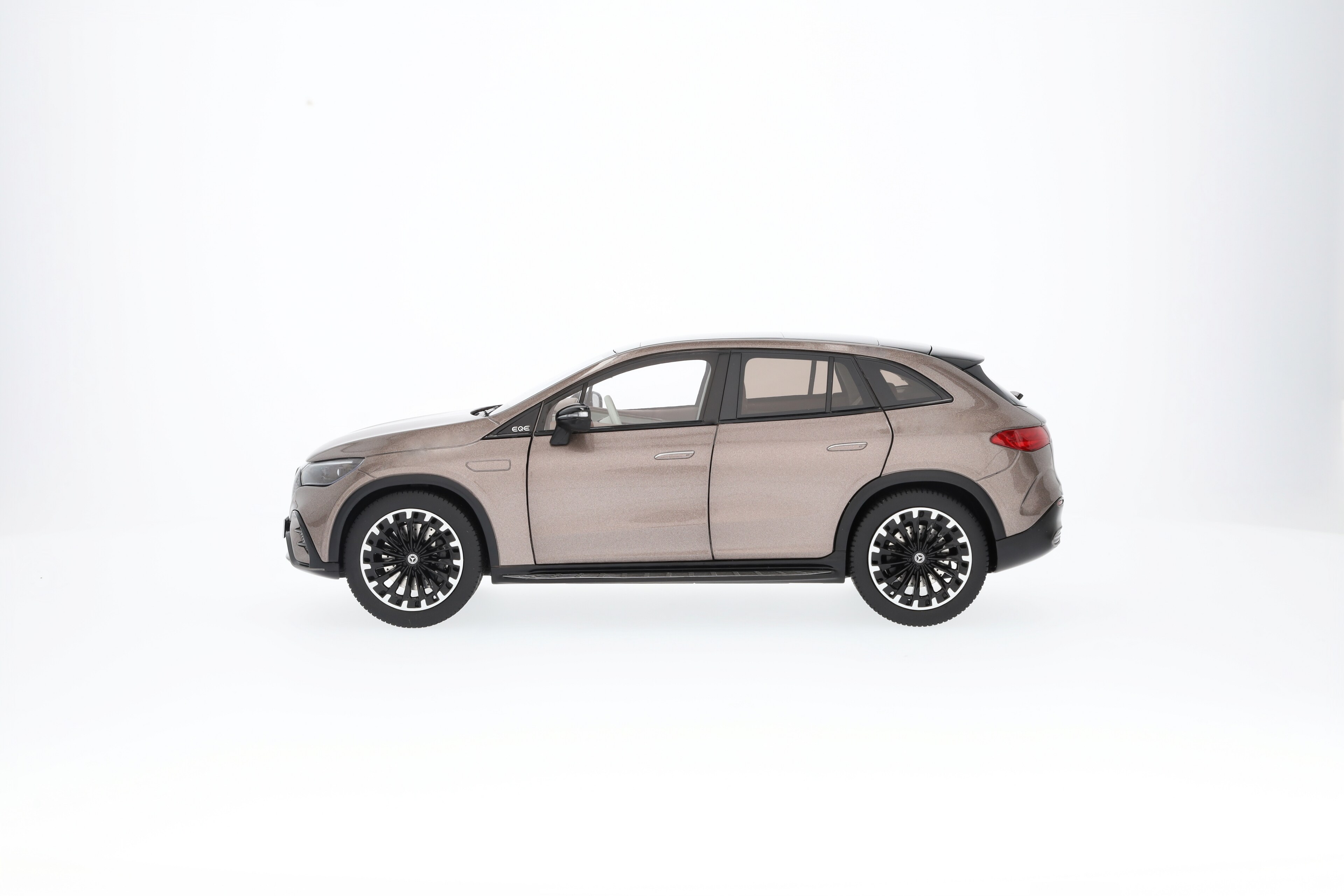 Mercedes-Benz - EQE SUV, AMG Line, X294 samtbraun, NZG, 1:18