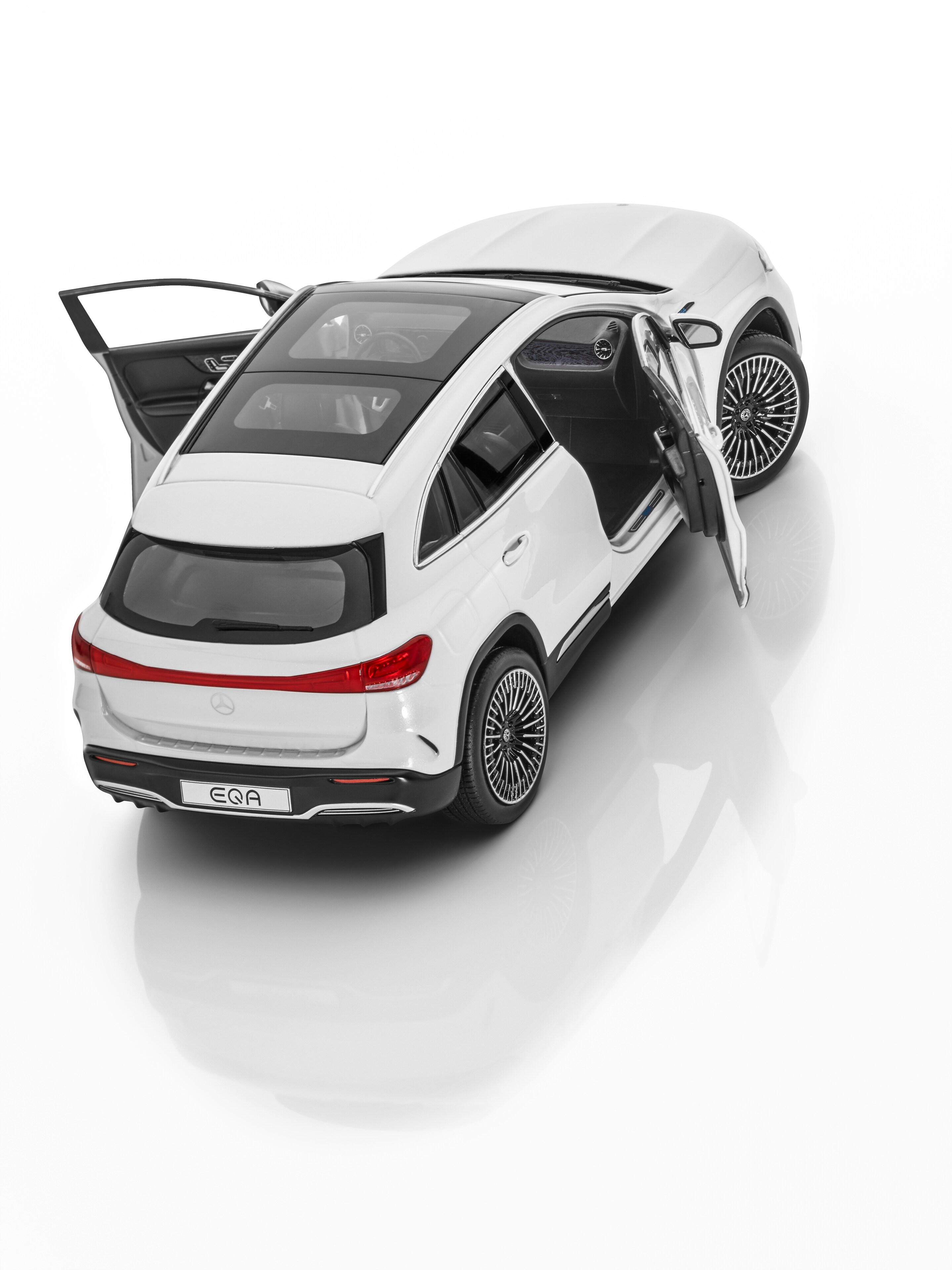 Mercedes-Benz - EQA 1:18