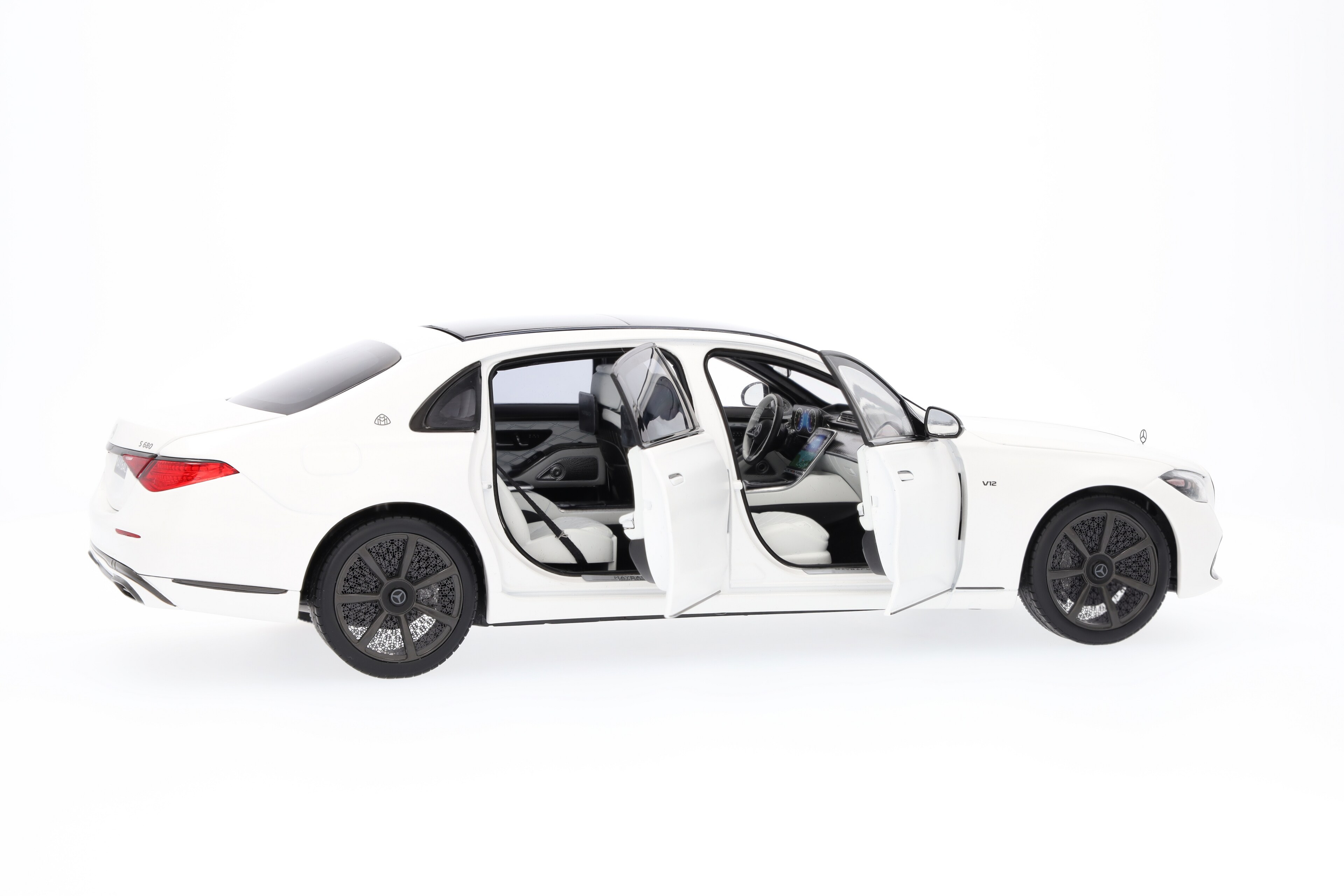 Mercedes-Benz - Mercedes-Maybach S 680 4MATIC, Night Series, X223 MANUFAKTUR opalithweiß magno, 1:18
