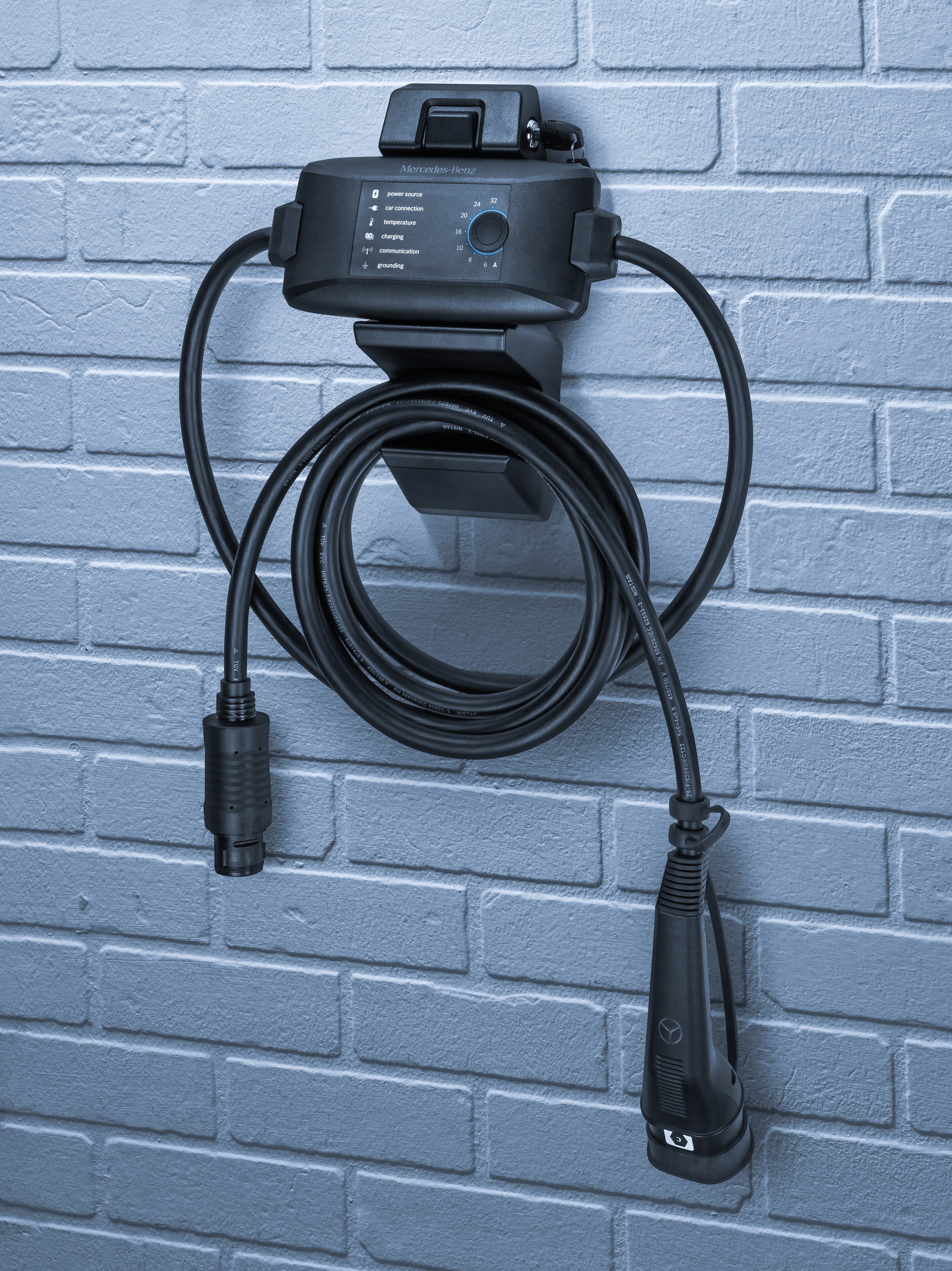 Flexible charging system Pro - control unit including wall mount