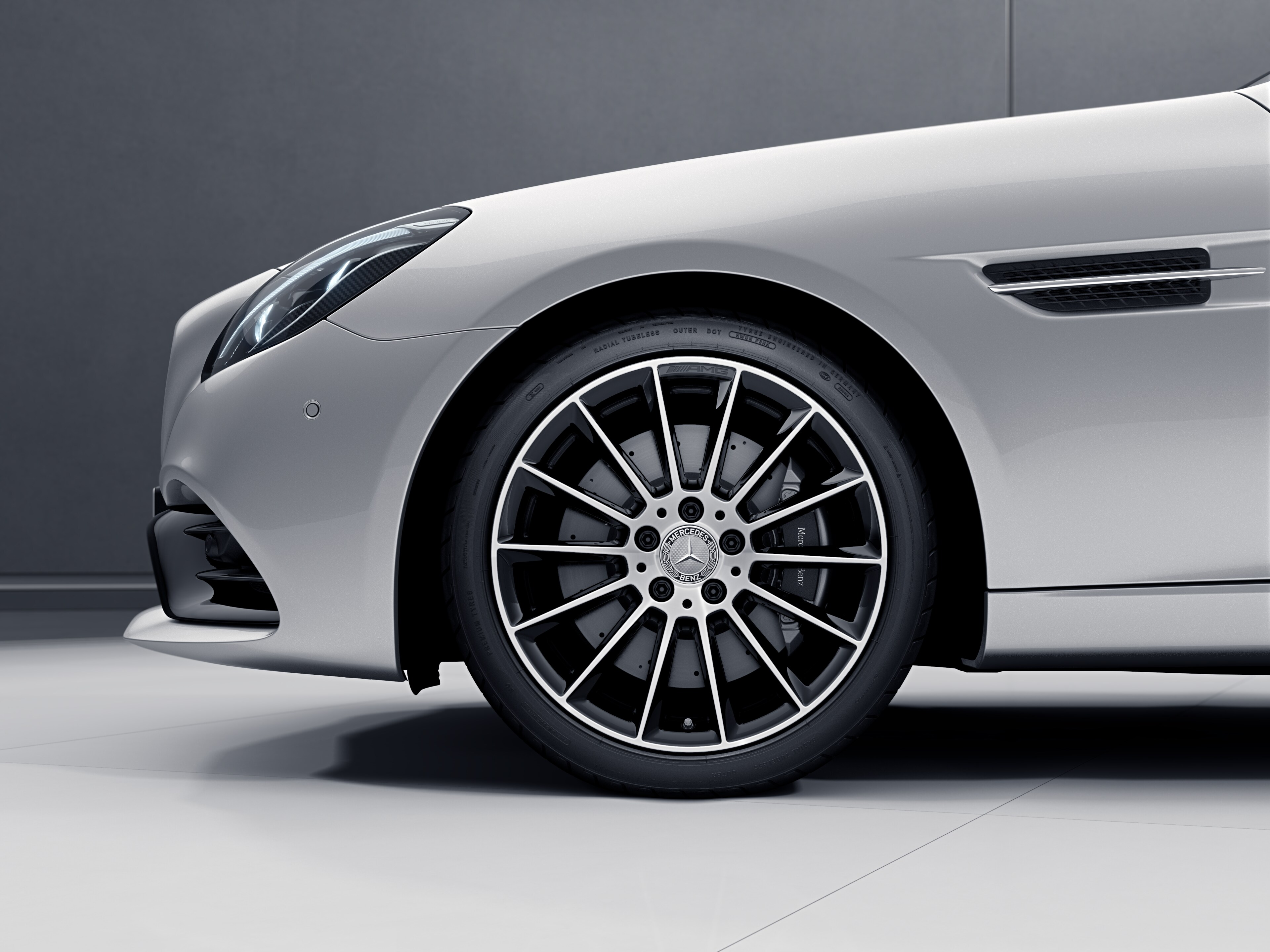 Mercedes-Benz - AMG Vielspeichen-Rad, 45,7 cm (18 Zoll) AMG Vielspeichen-Rad, 45,7 cm (18 Zoll)