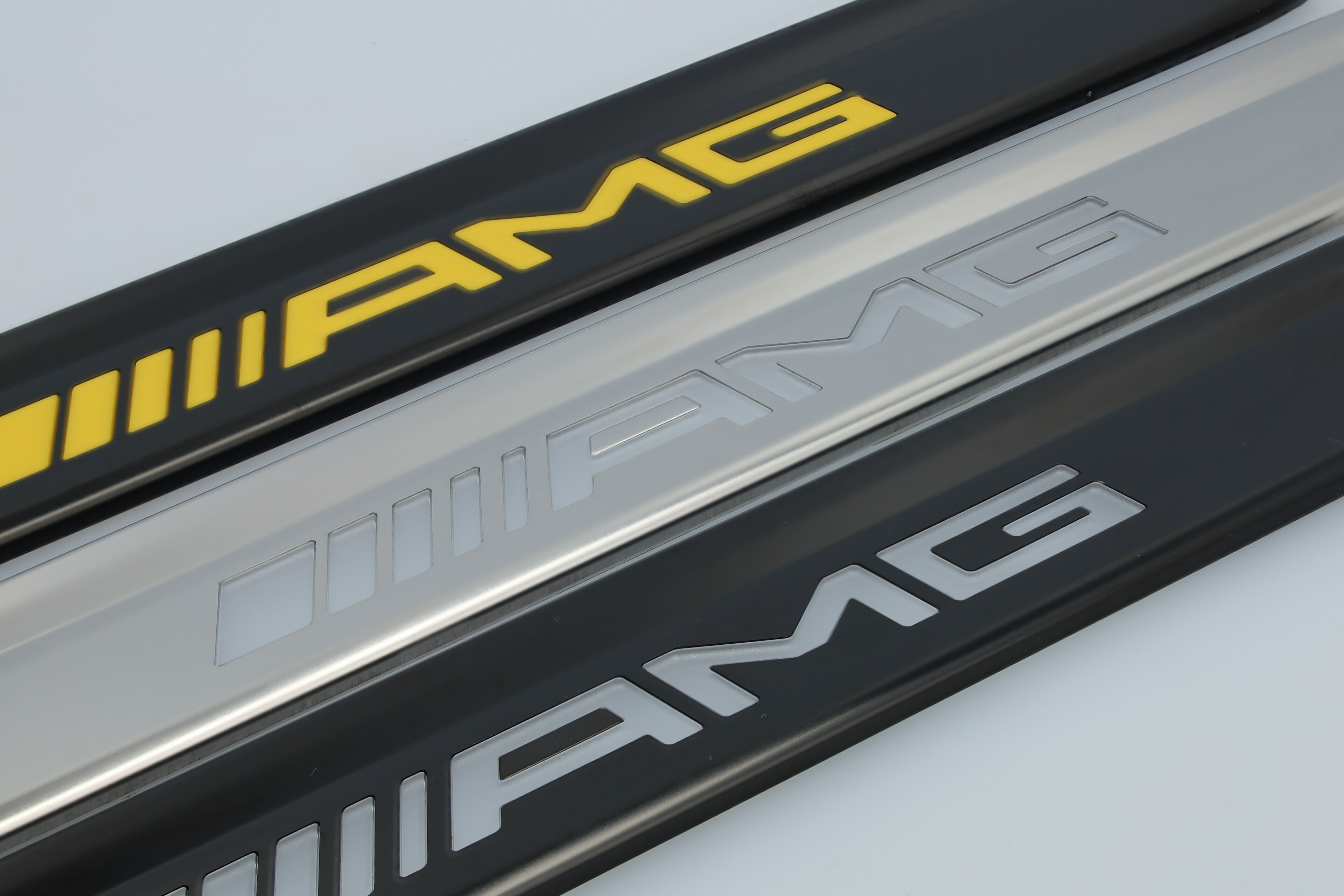 Mercedes-Benz - Abdeckschiene