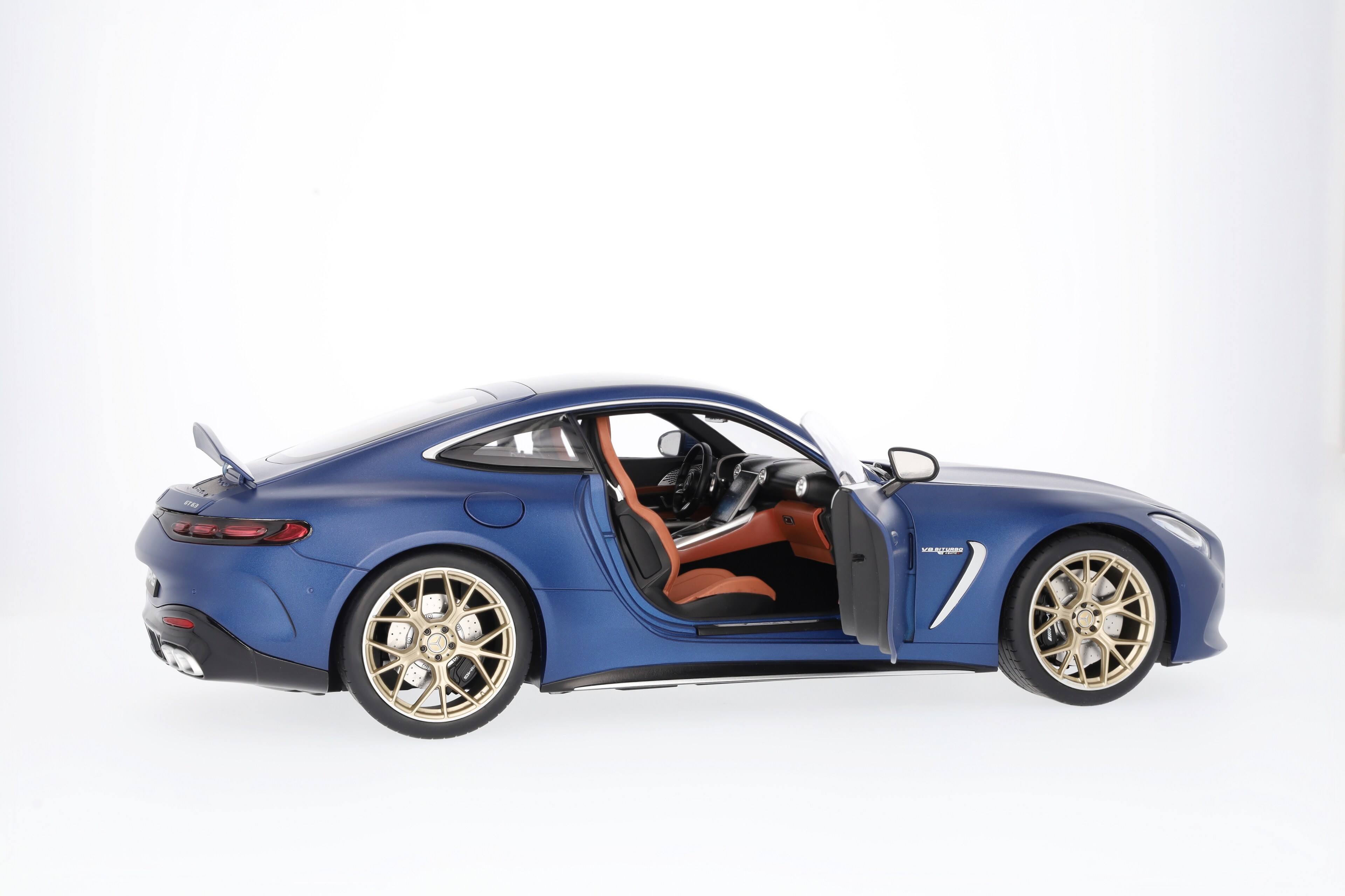 Mercedes-AMG GT 63 4MATIC+ MANUFAKTUR spektralblau magno, 1:12