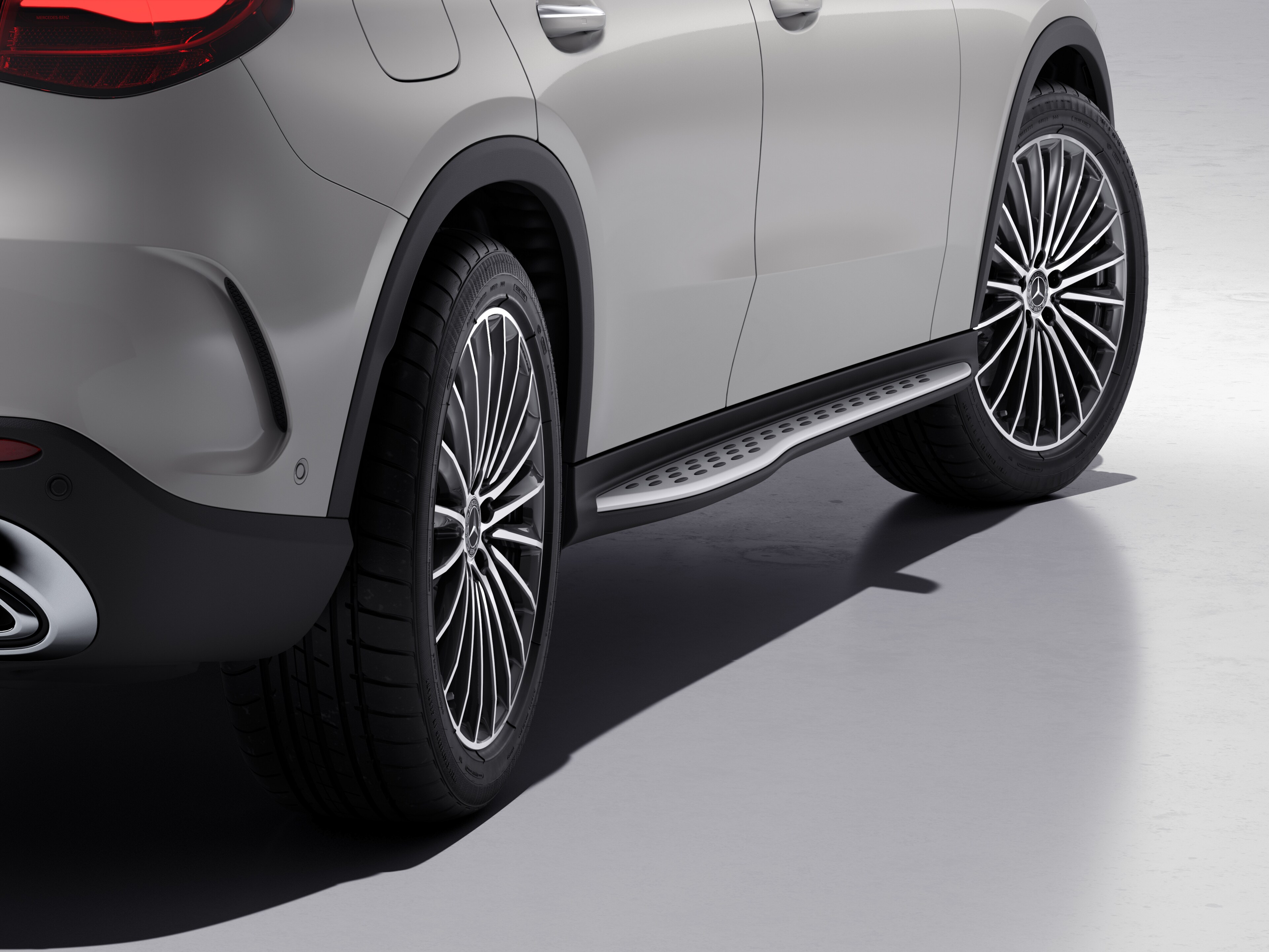 Mercedes-Benz - Trittbrett, Aluminiumoptik mit Gumminoppen, schwarz-silber, GLC C254/ X254