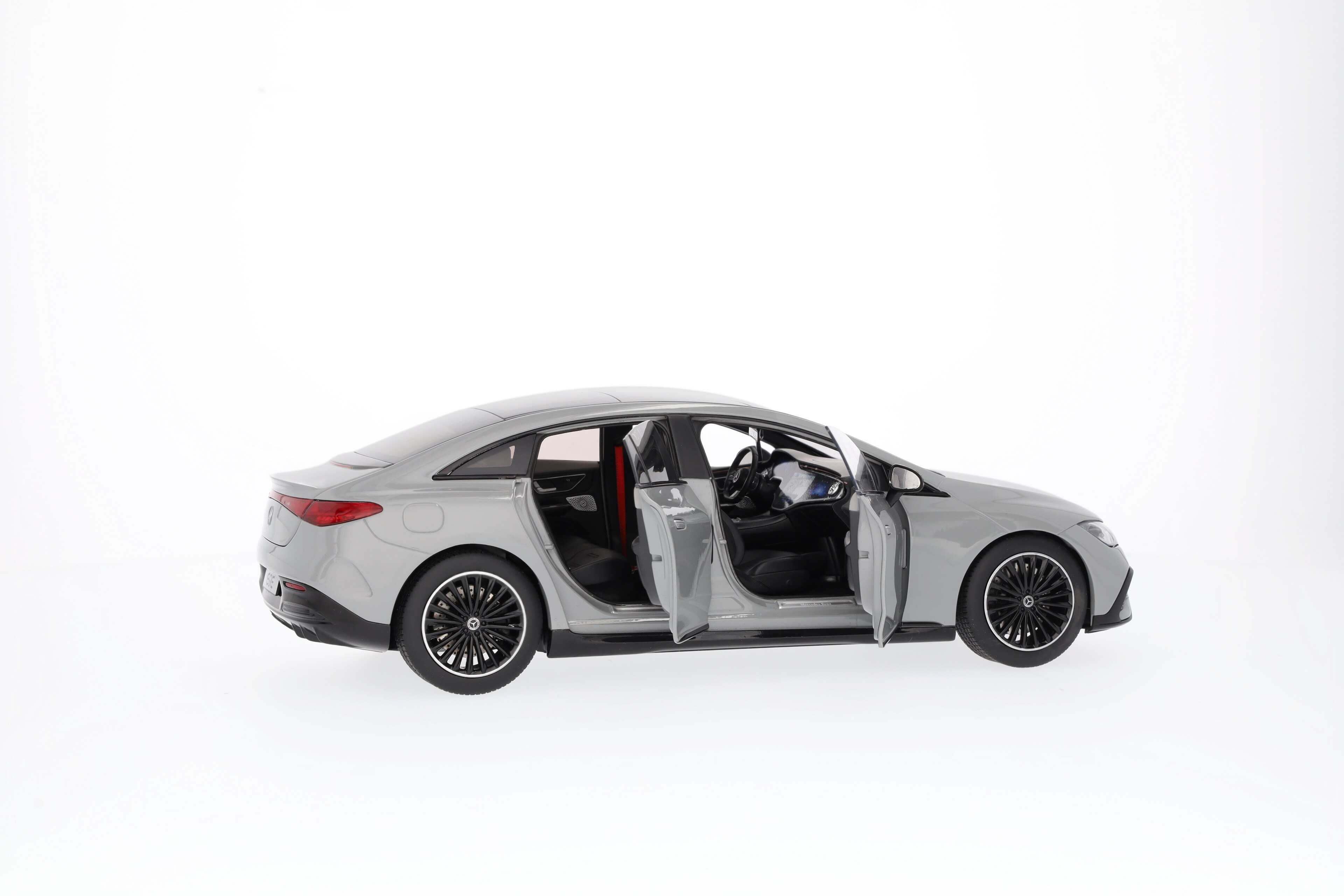 EQE, Limousine, AMG Line, V295 MANUFAKTUR alpingrau uni, NZG, 1:18