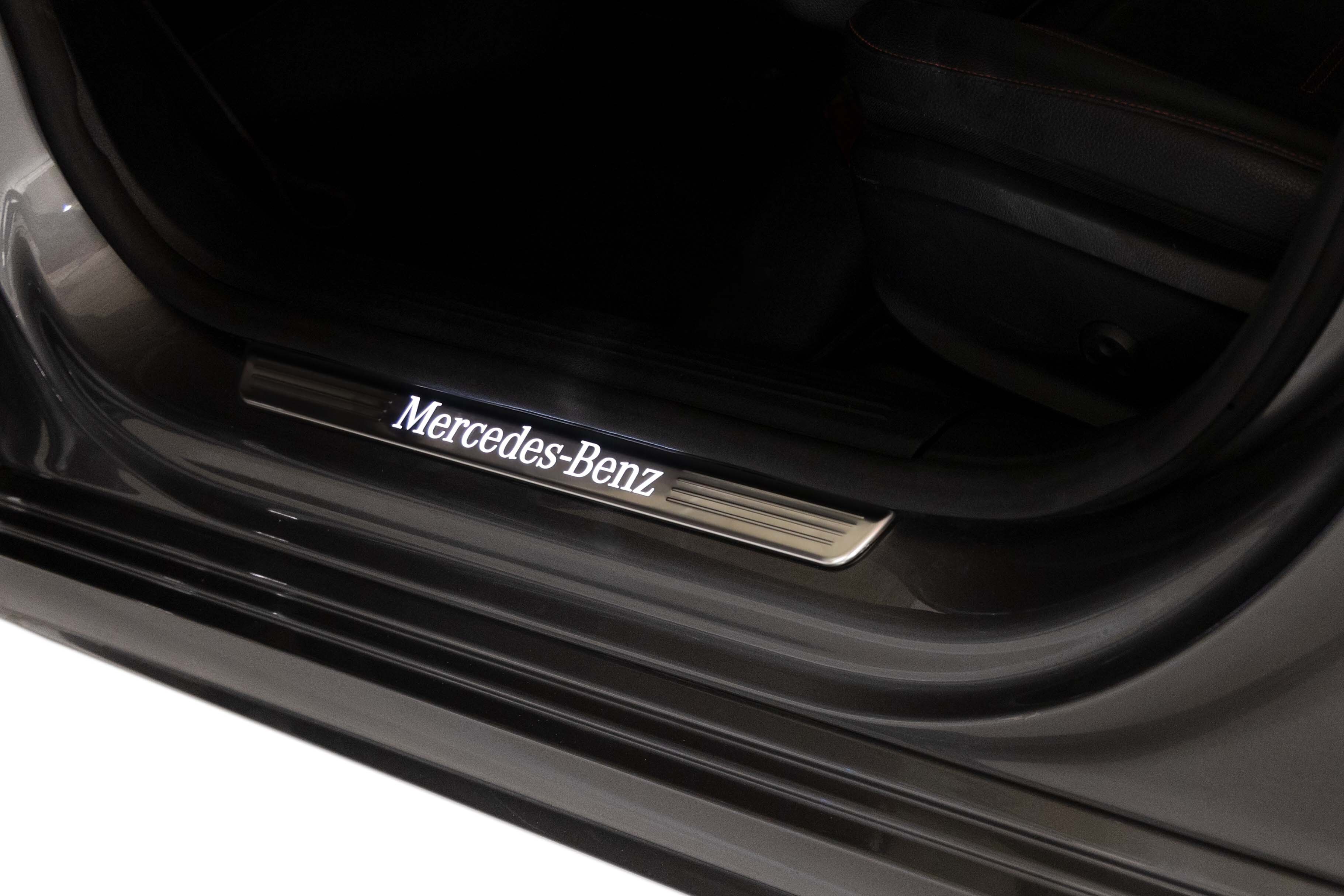 Mercedes-Benz - Abdeckschiene