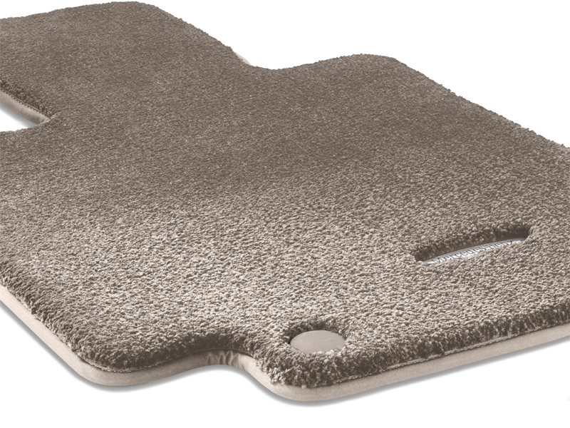 Mercedes-Benz - FUSSMATTE Teilenummer A21368018068V00 A21368018068V00