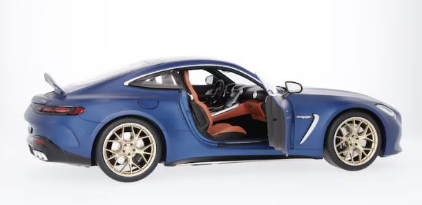 Mercedes-AMG GT 63 4MATIC+ MANUFAKTUR spektralblau magno, 1:12