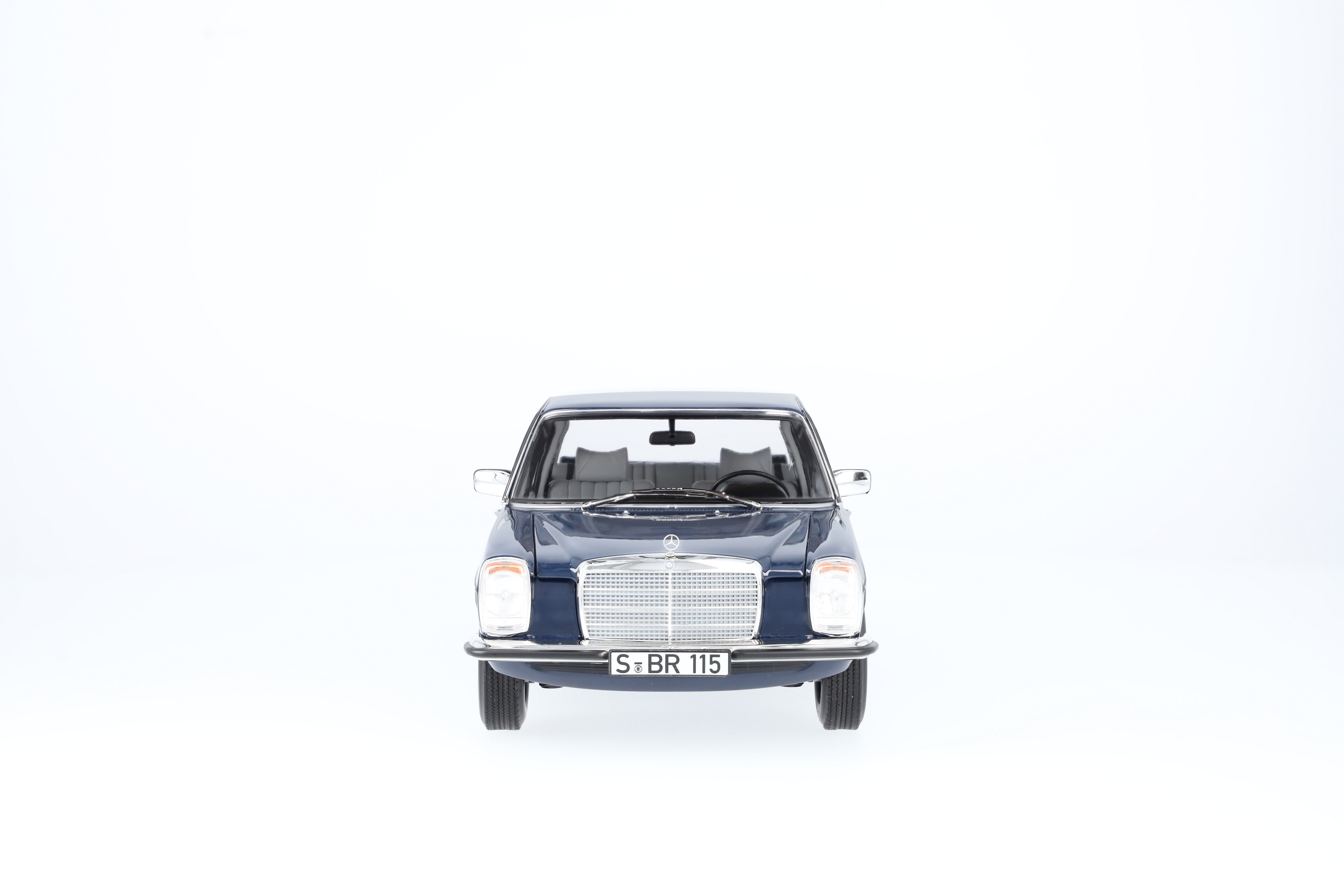 Mercedes-Benz - 200 W 114/W 115 (1968-1973), Limousine mitternachtsblau, Norev, 1:18