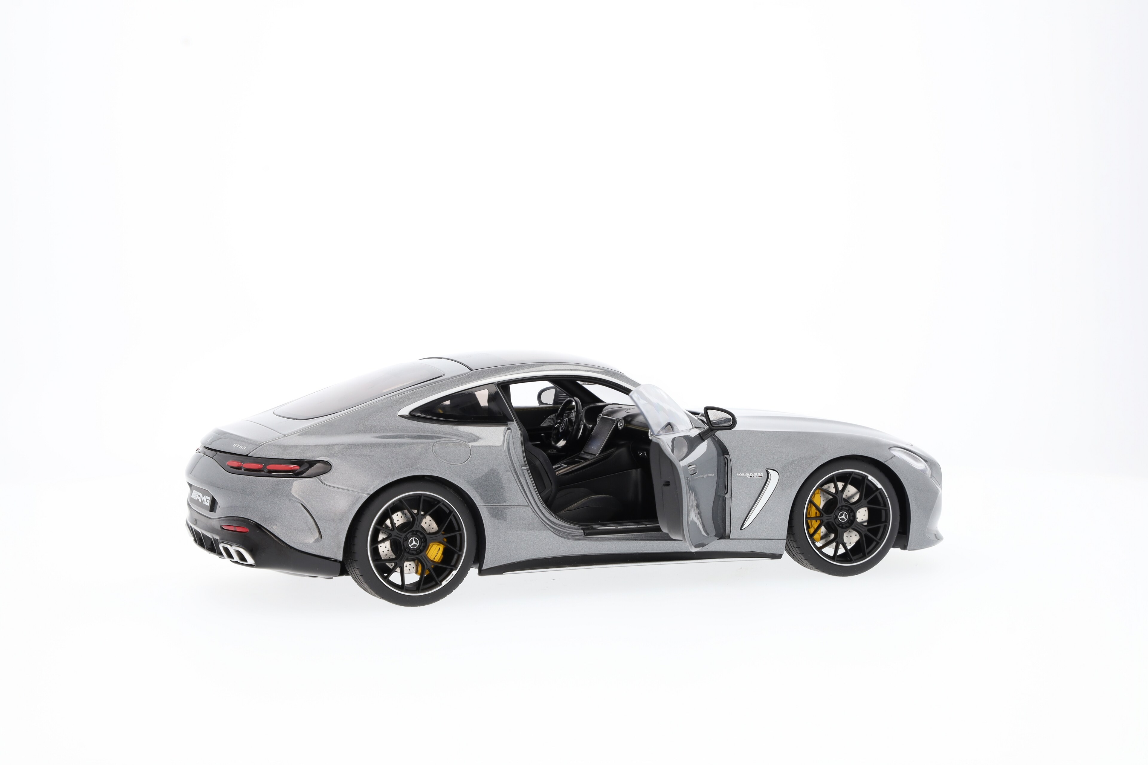 Mercedes-Benz -  Mercedes-AMG GT 63, C192 selenitgrau, 1:18
