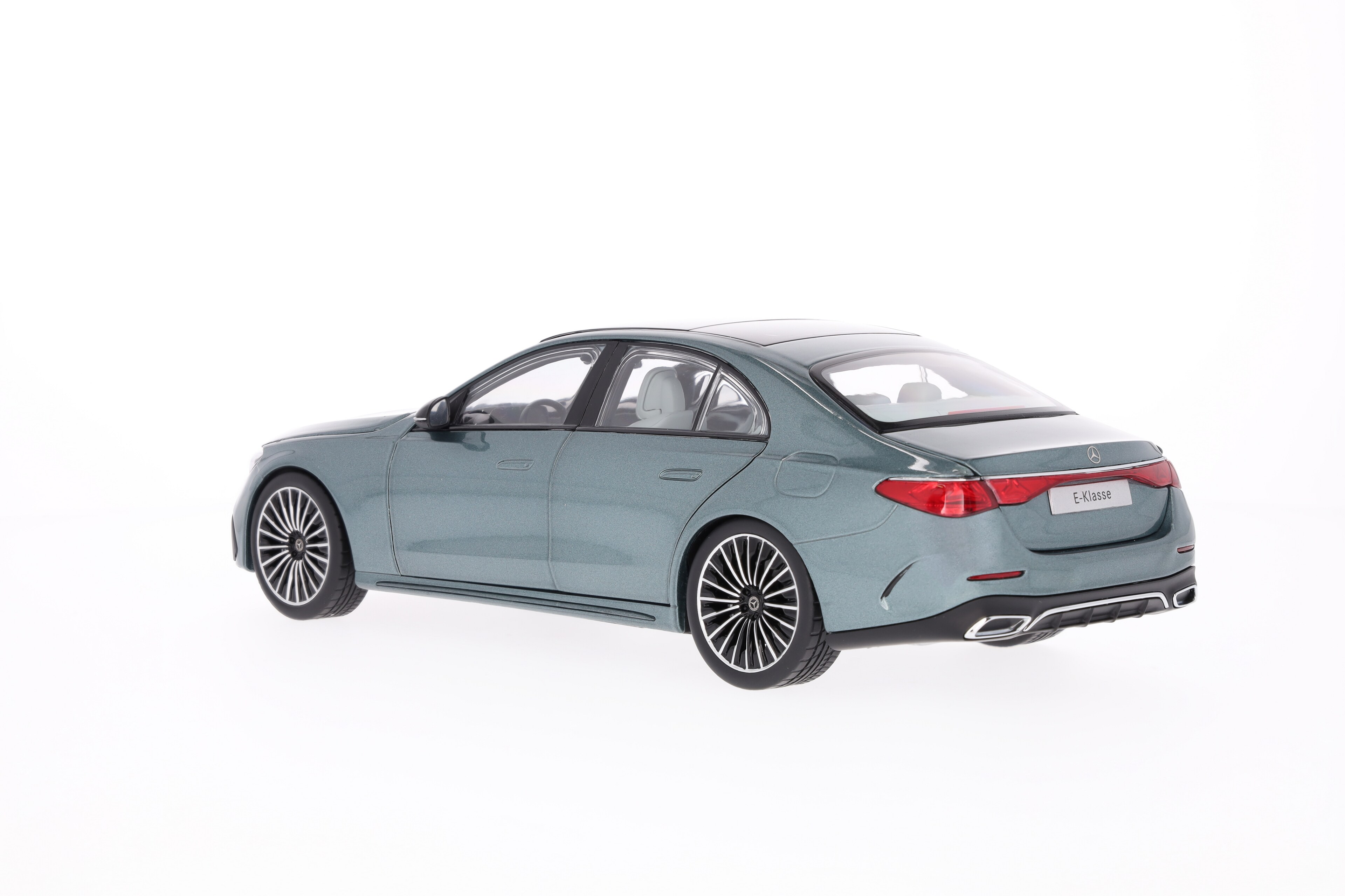 Mercedes-Benz - E-Klasse, Limousine, AMG Line, W214 verdesilber, 1:18