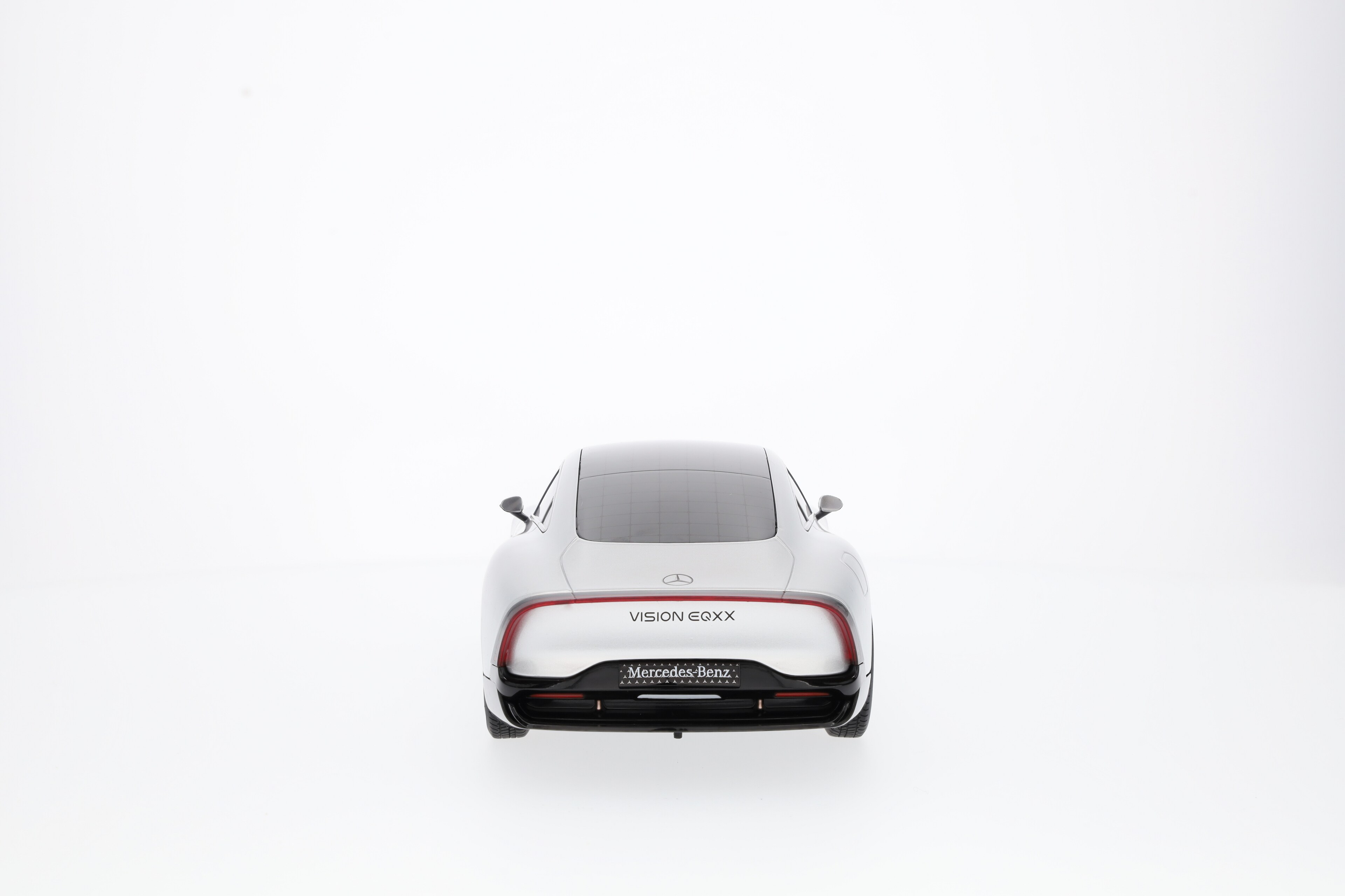 Mercedes-Benz -  Vision EQXX, Showcar silber alubeam, NZG, 1:18