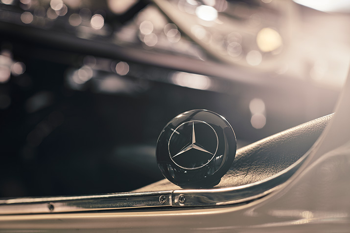 Mercedes-Benz - FIRMENZEICHEN Teilenummer A1874600144 A1874600144