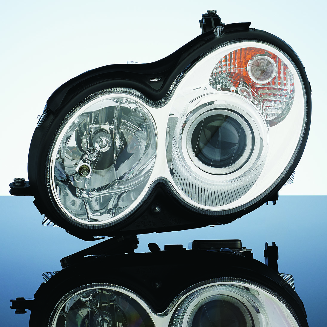 Mercedes-Benz - Teilenummer A2098201761 A2098201761