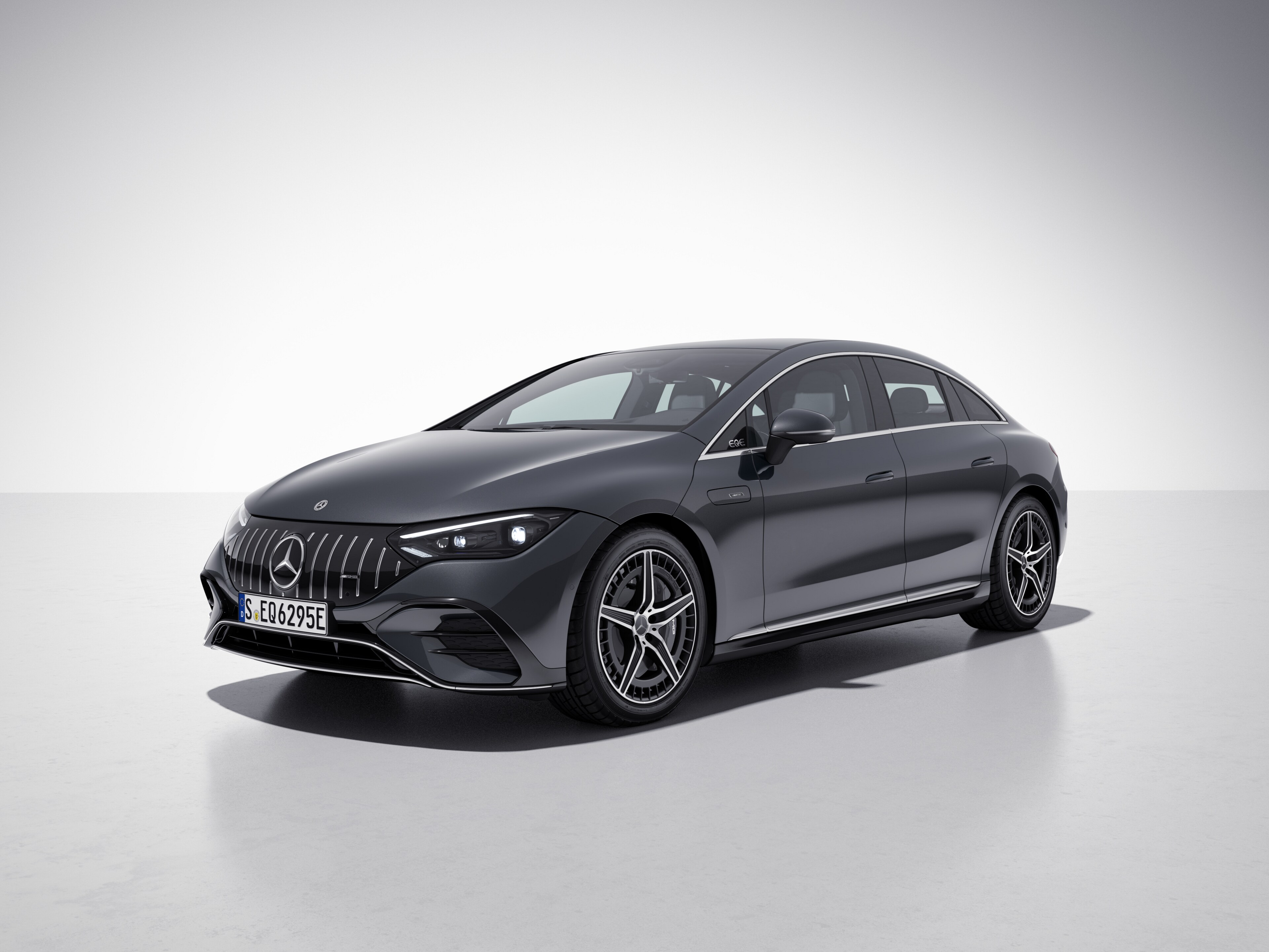 EQE, Limousine, AMG Line, V295 MANUFAKTUR graphitgrau magno, NZG, 1:18