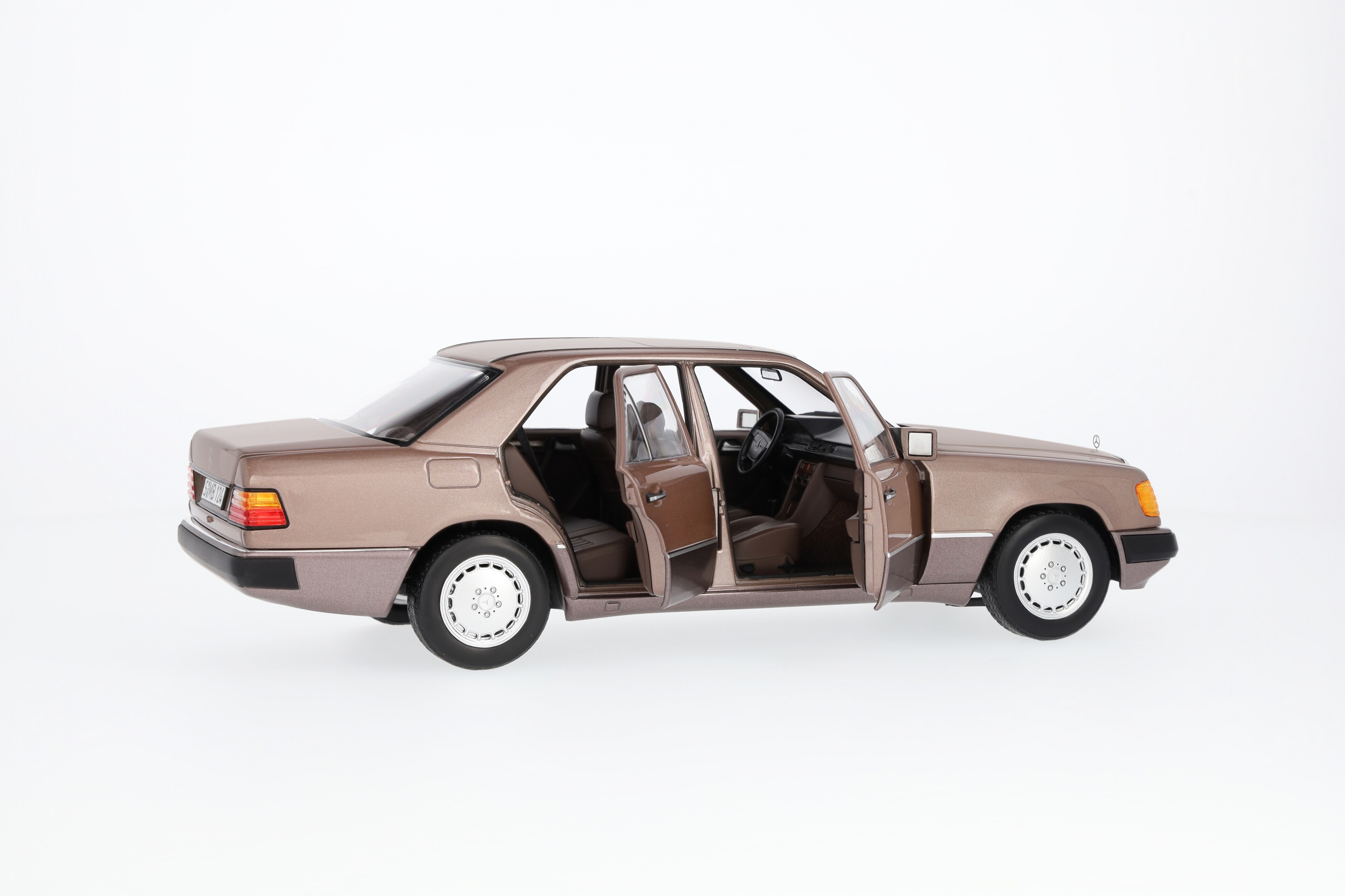 Mercedes-Benz - 230 E W 124 (1989-1993), Limousine Rosenholz, 1:18