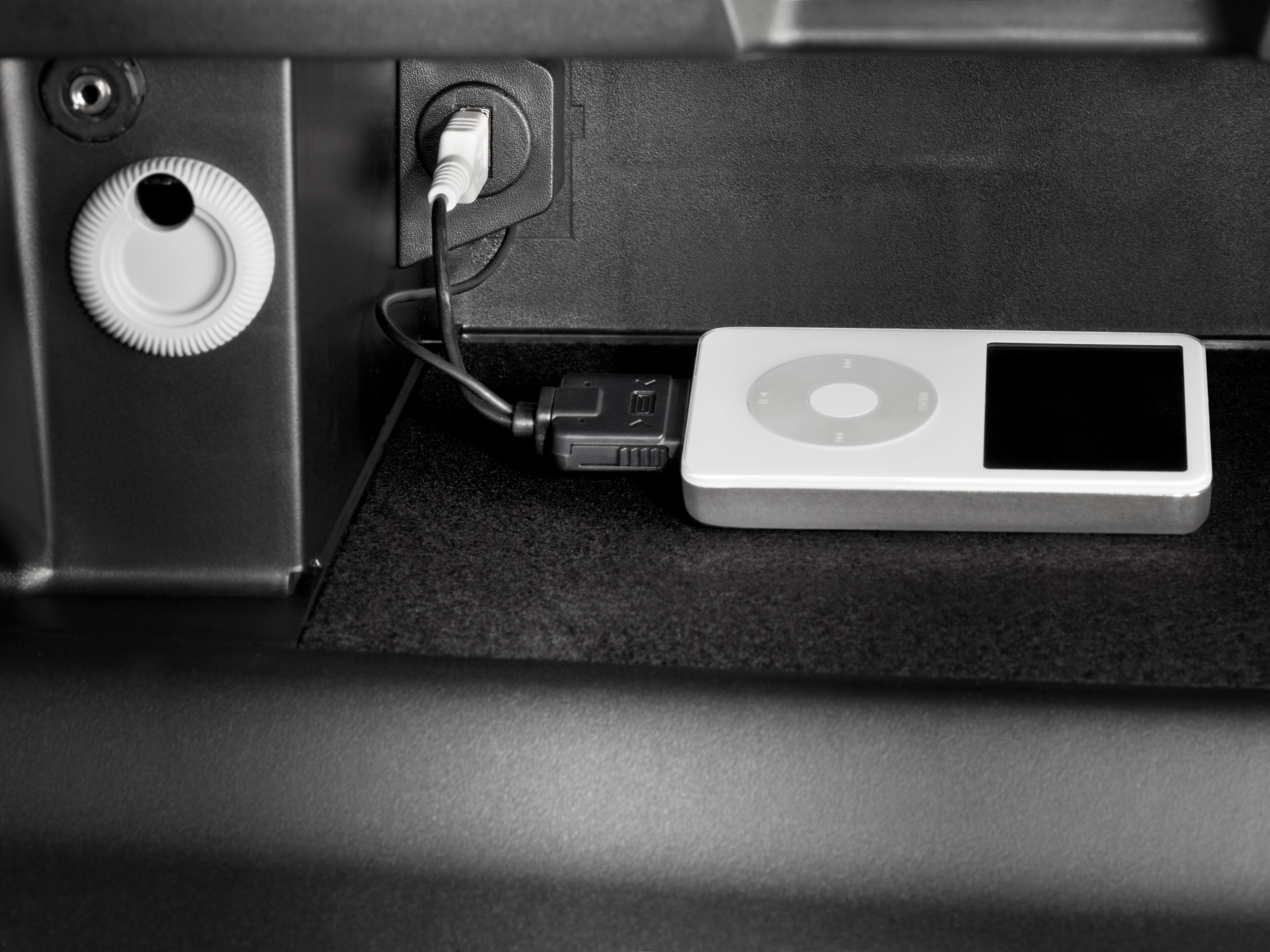 Mercedes-Benz - MediaNavigationCenter, iPod/USB Kabel MediaNavigationCenter, iPod/USB Kabel