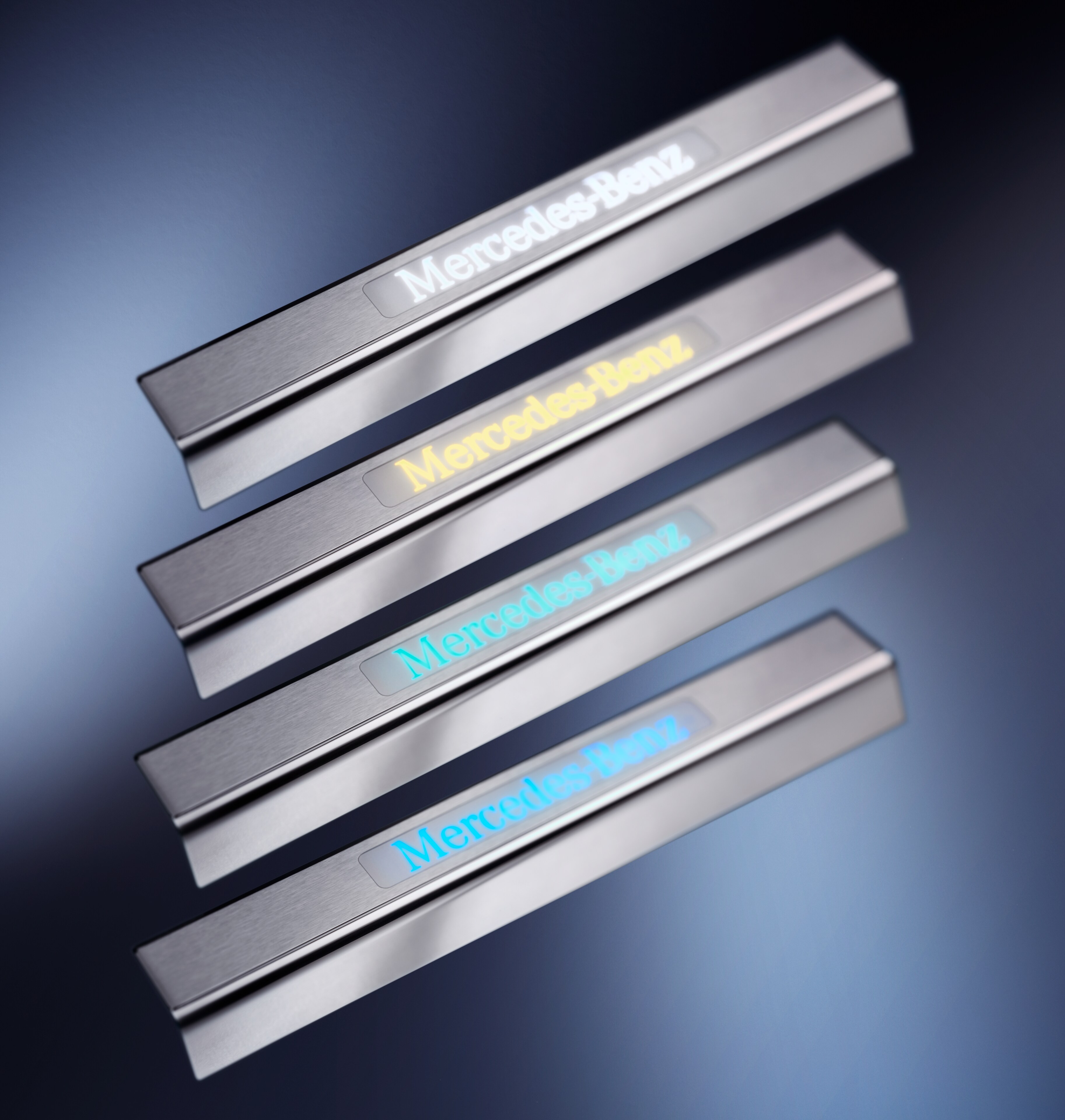 Mercedes-Benz - Einstiegsschienen, 2-fach, beleuchtet, vorn Einstiegsschienen, 2-fach, beleuchtet, vorn