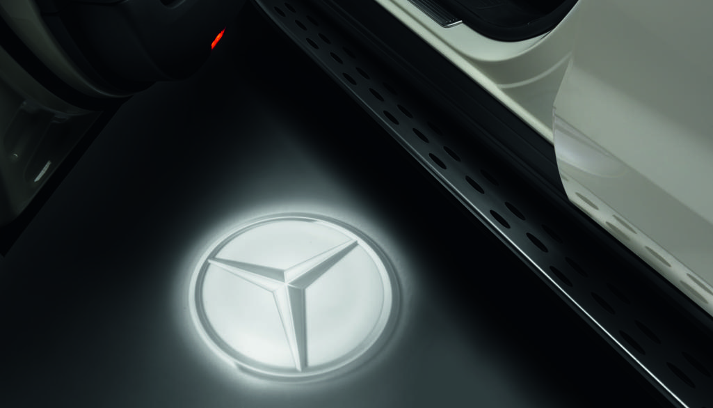 Einstiegsbeleuchtung mit eigenem Logo für Mercedes (2 Stück) - Letsta,  59,00 €